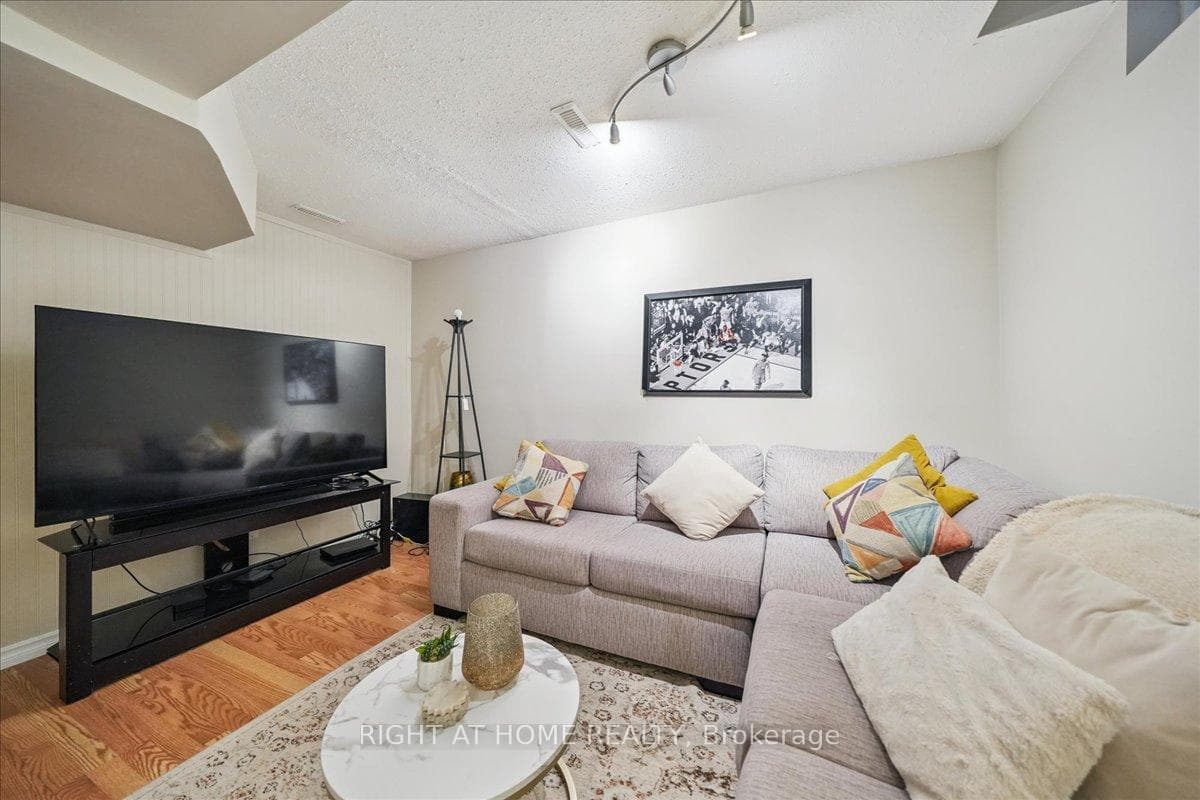 64 Hart Boulevard photo 28