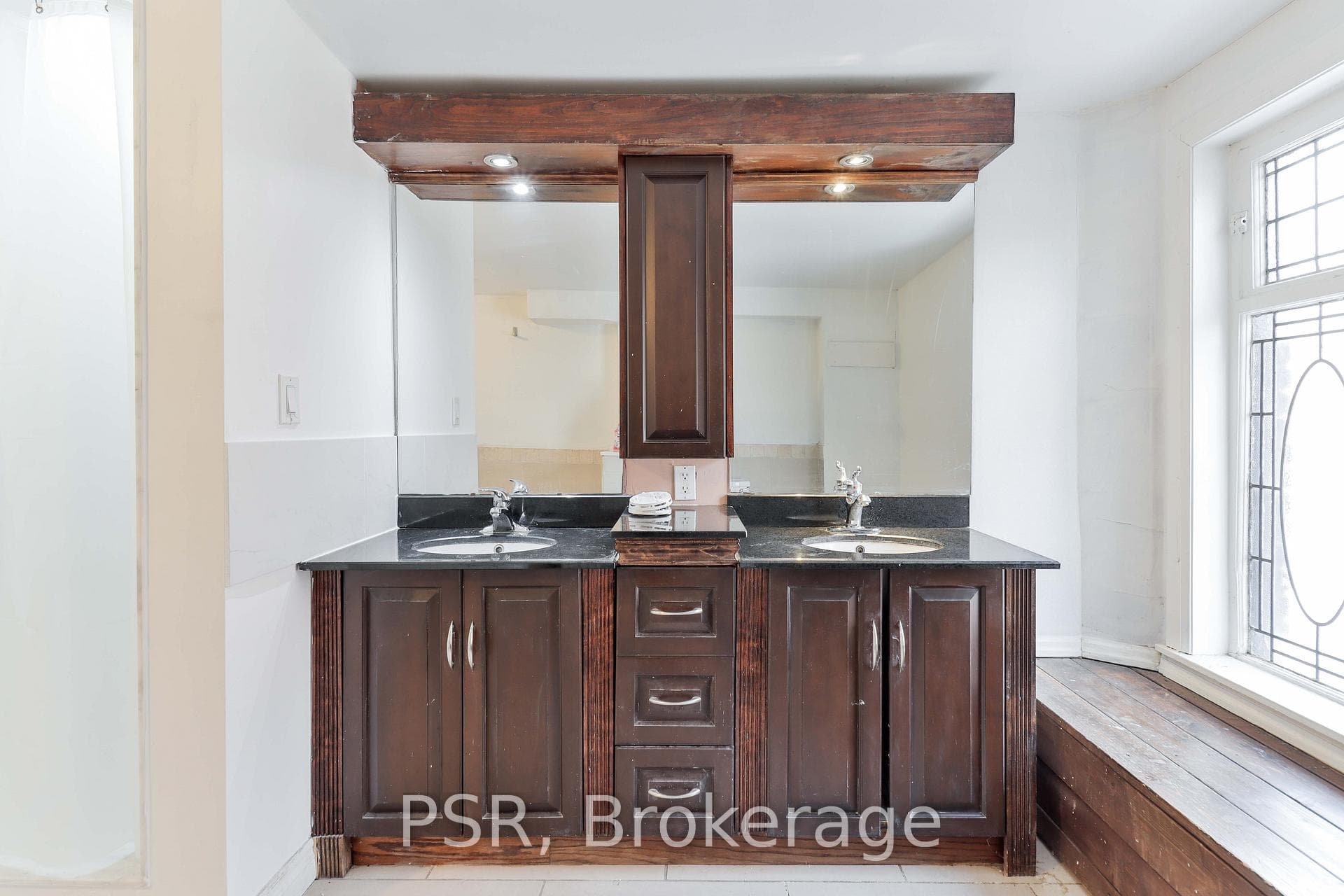 251 Bedford Road photo 9