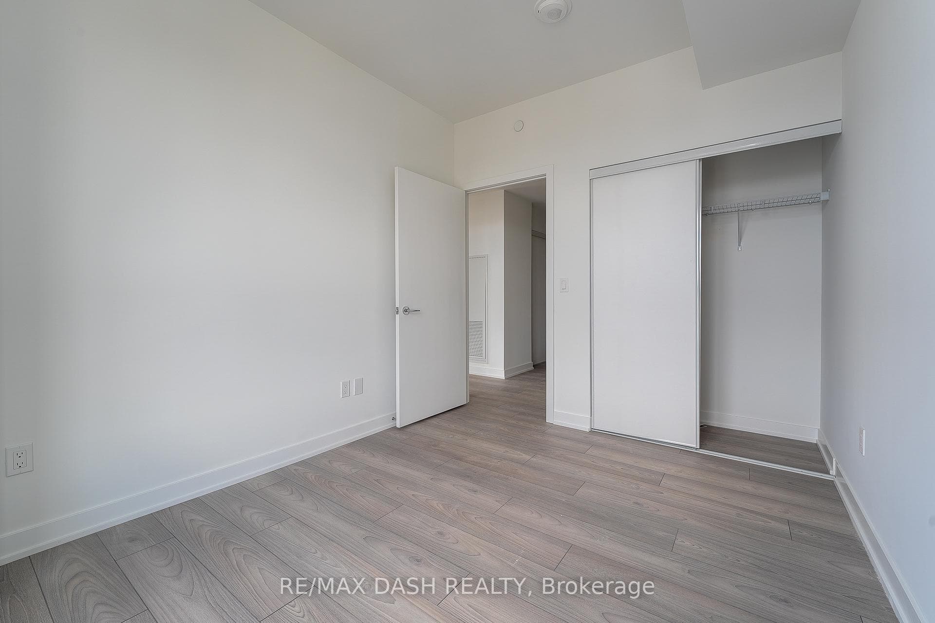 1007 THE QUEENSWAY Avenue Unit 1304 photo 14