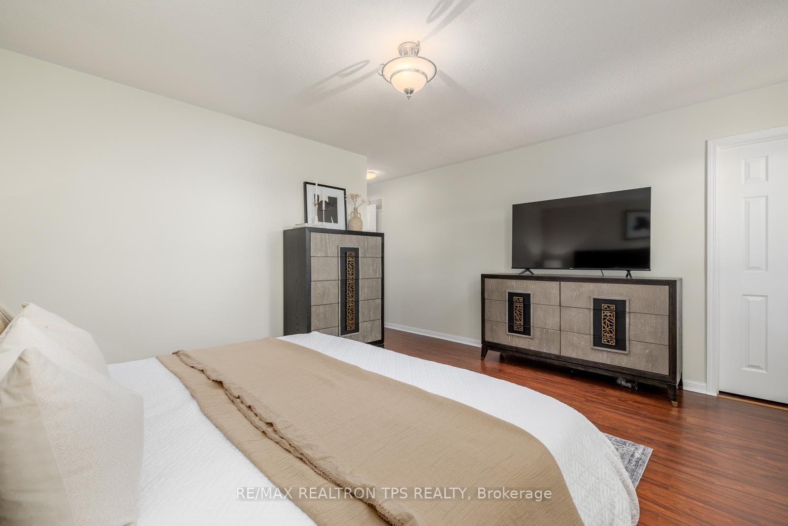 156 Medland Avenue photo 16