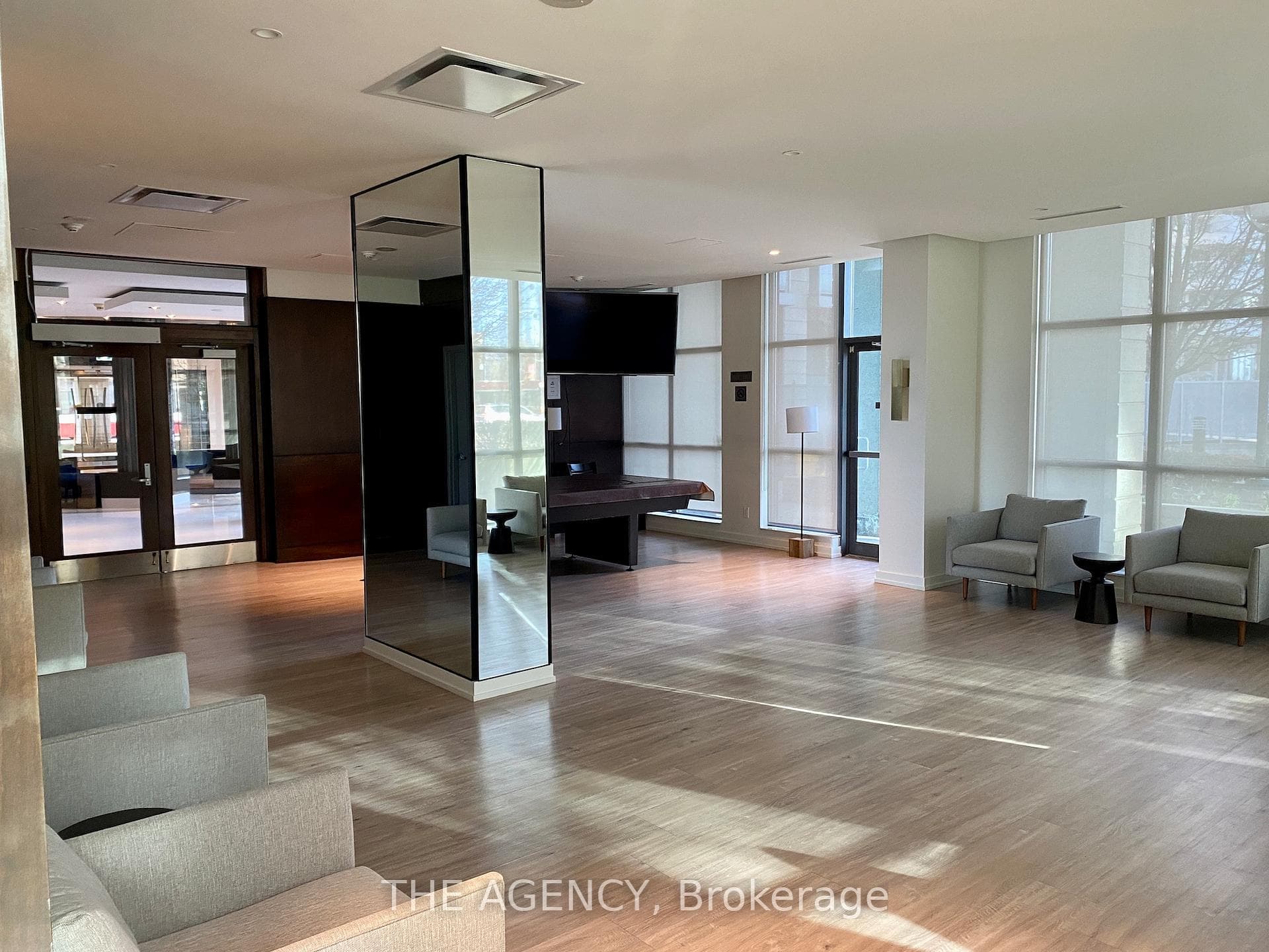 410 Queens Quay Unit 605 photo 3