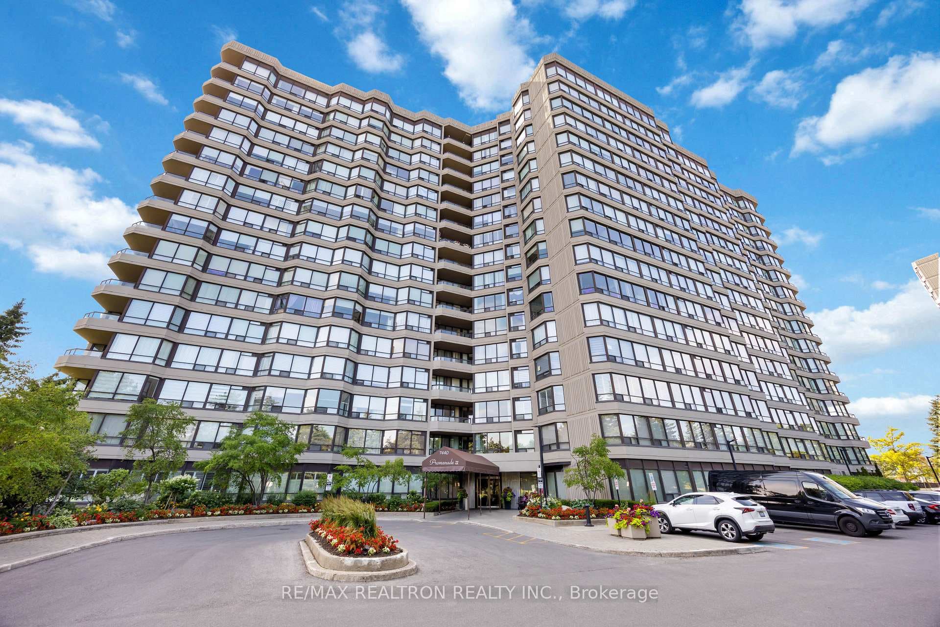 7440 Bathurst Street Unit 608 photo 1