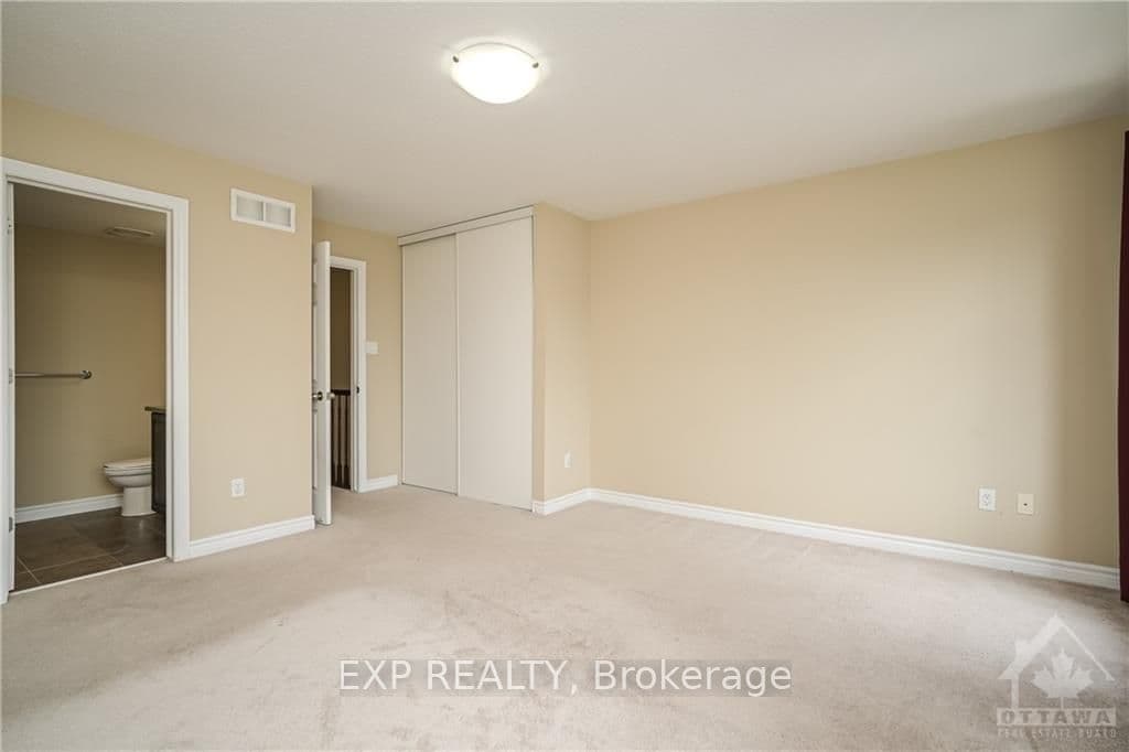 623 CHAPMAN MILLS Drive Unit C photo 17