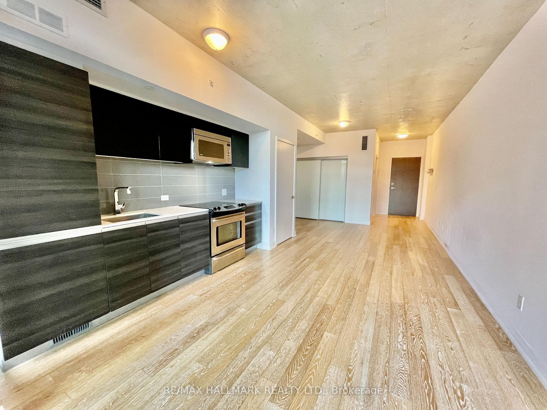 1190 Dundas Street Unit 409 photo 6