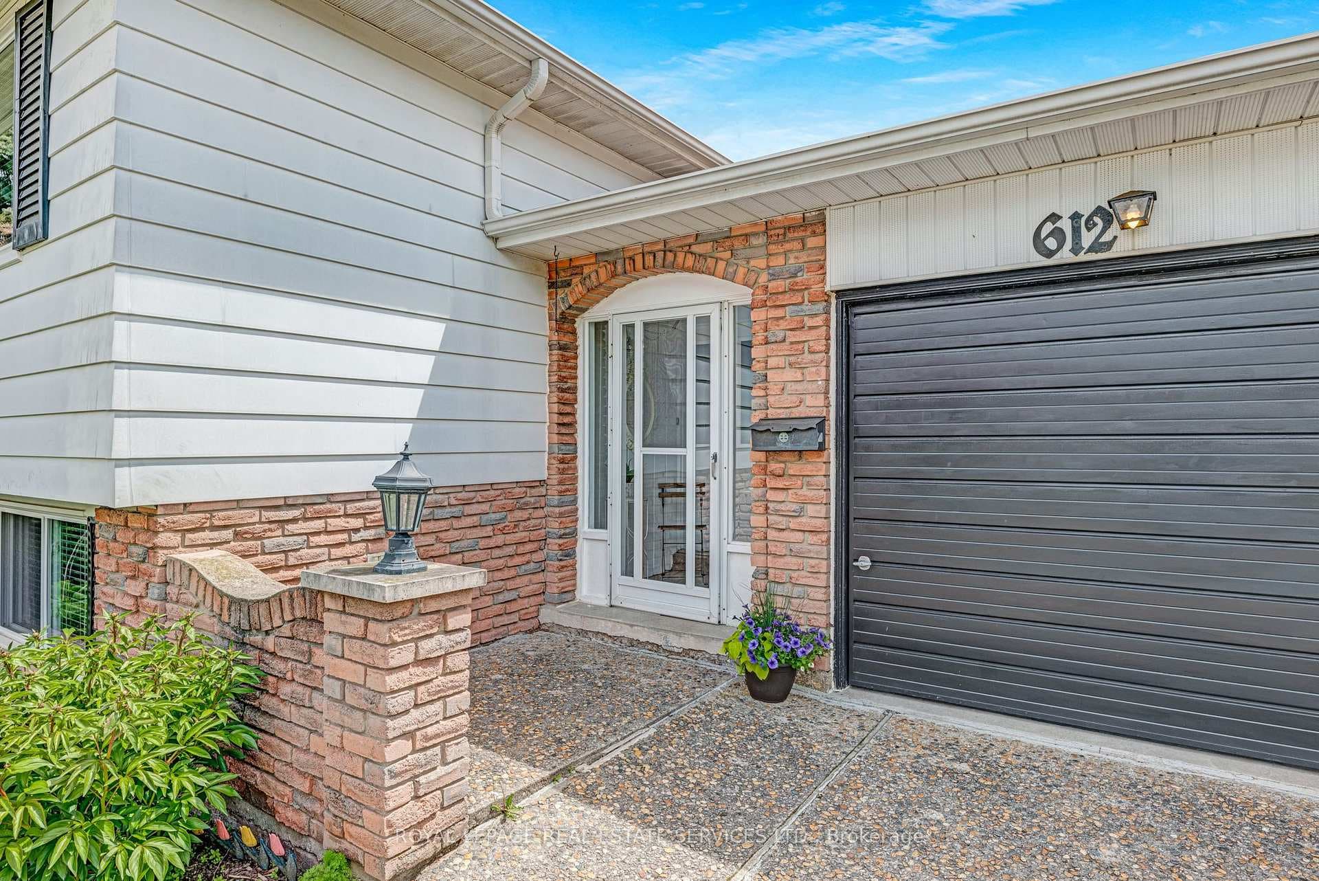 612 Laural Drive photo 2