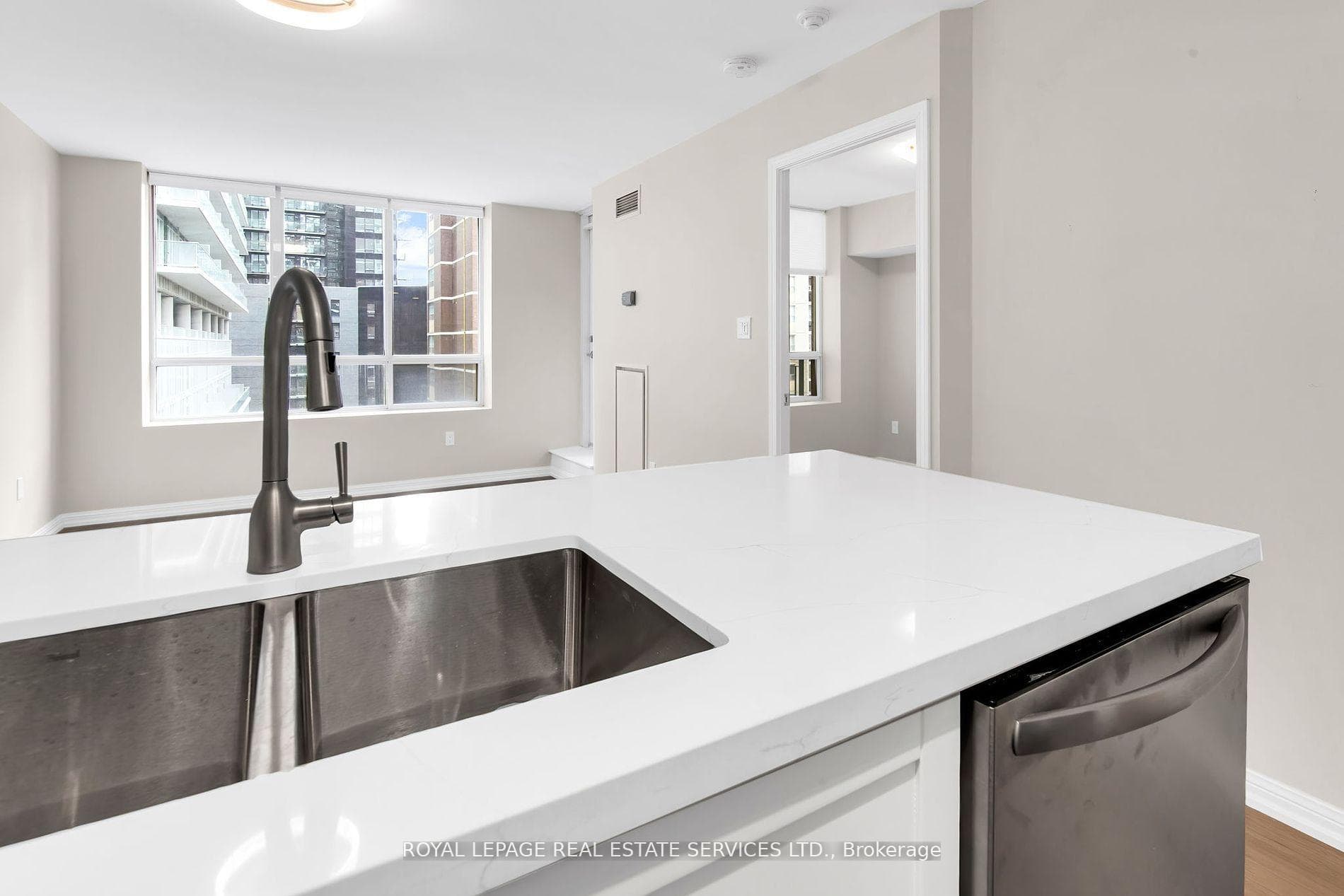 188 Redpath Avenue Unit 707 photo 15