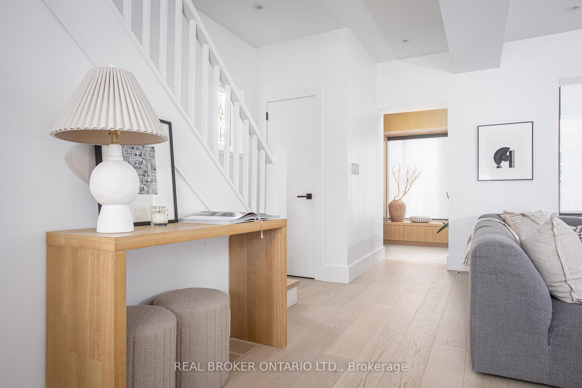 108 Evans Avenue photo 4