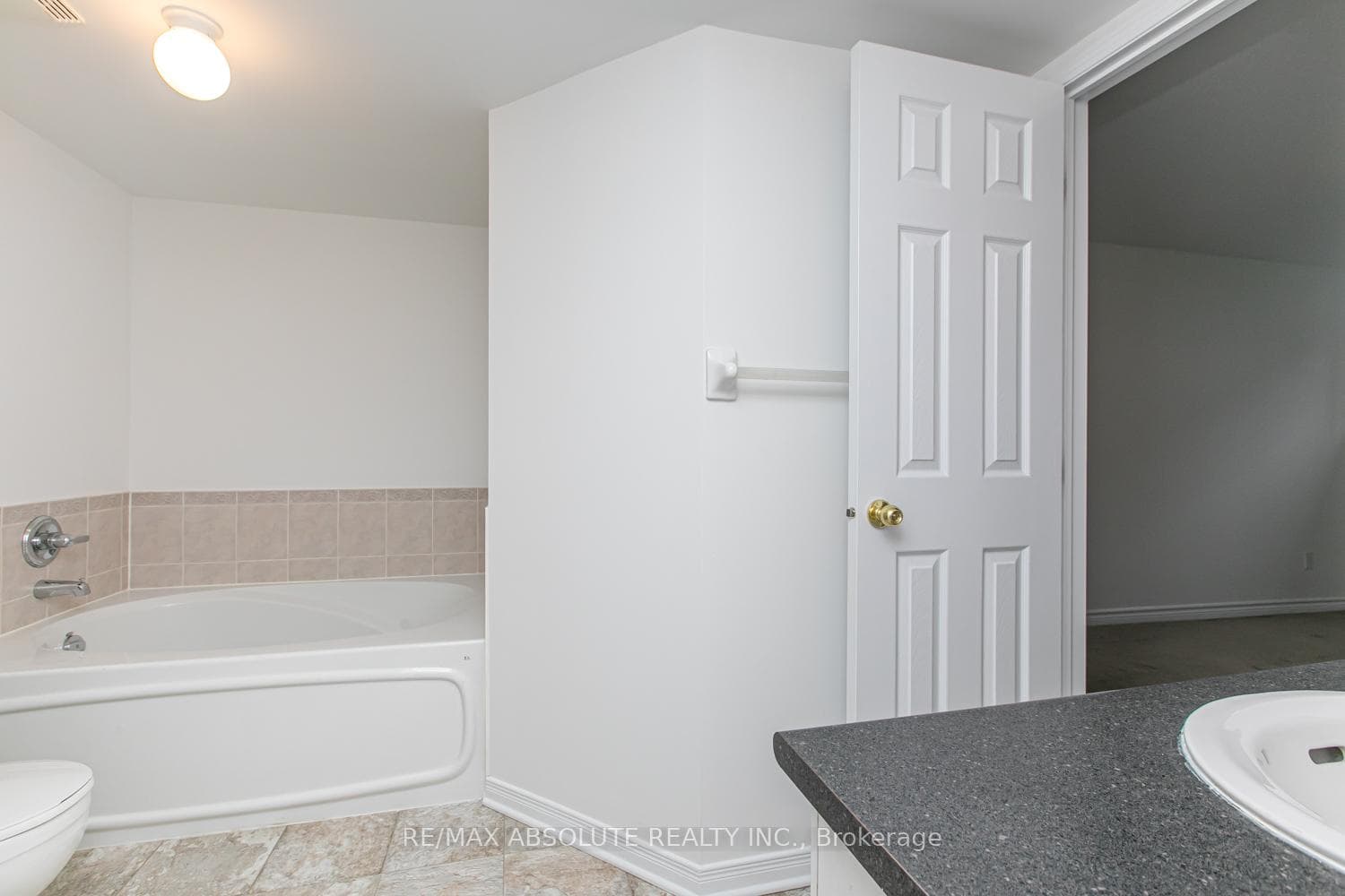 250 Gershwin Private photo 22