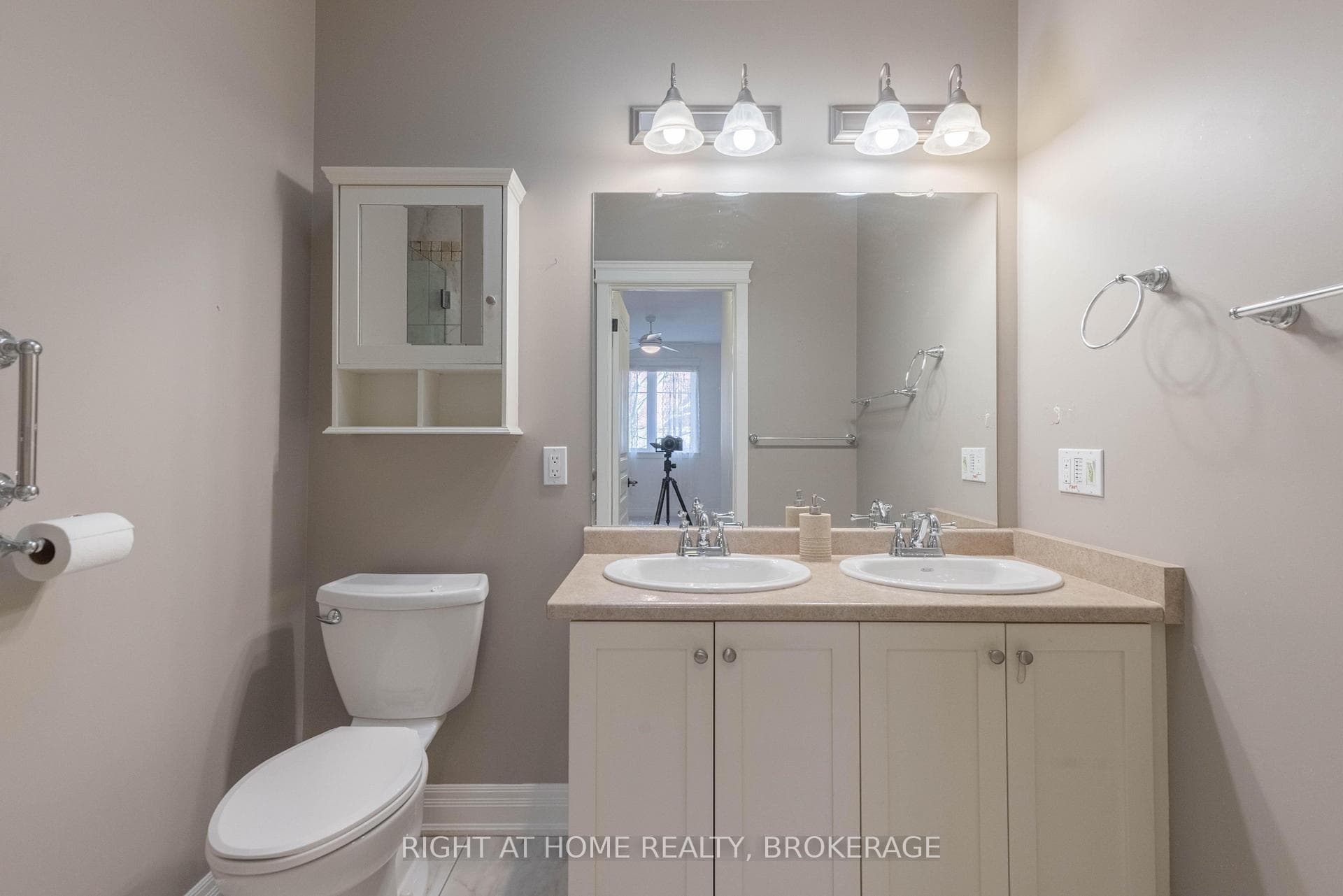 2880 King Street Unit 19 photo 20