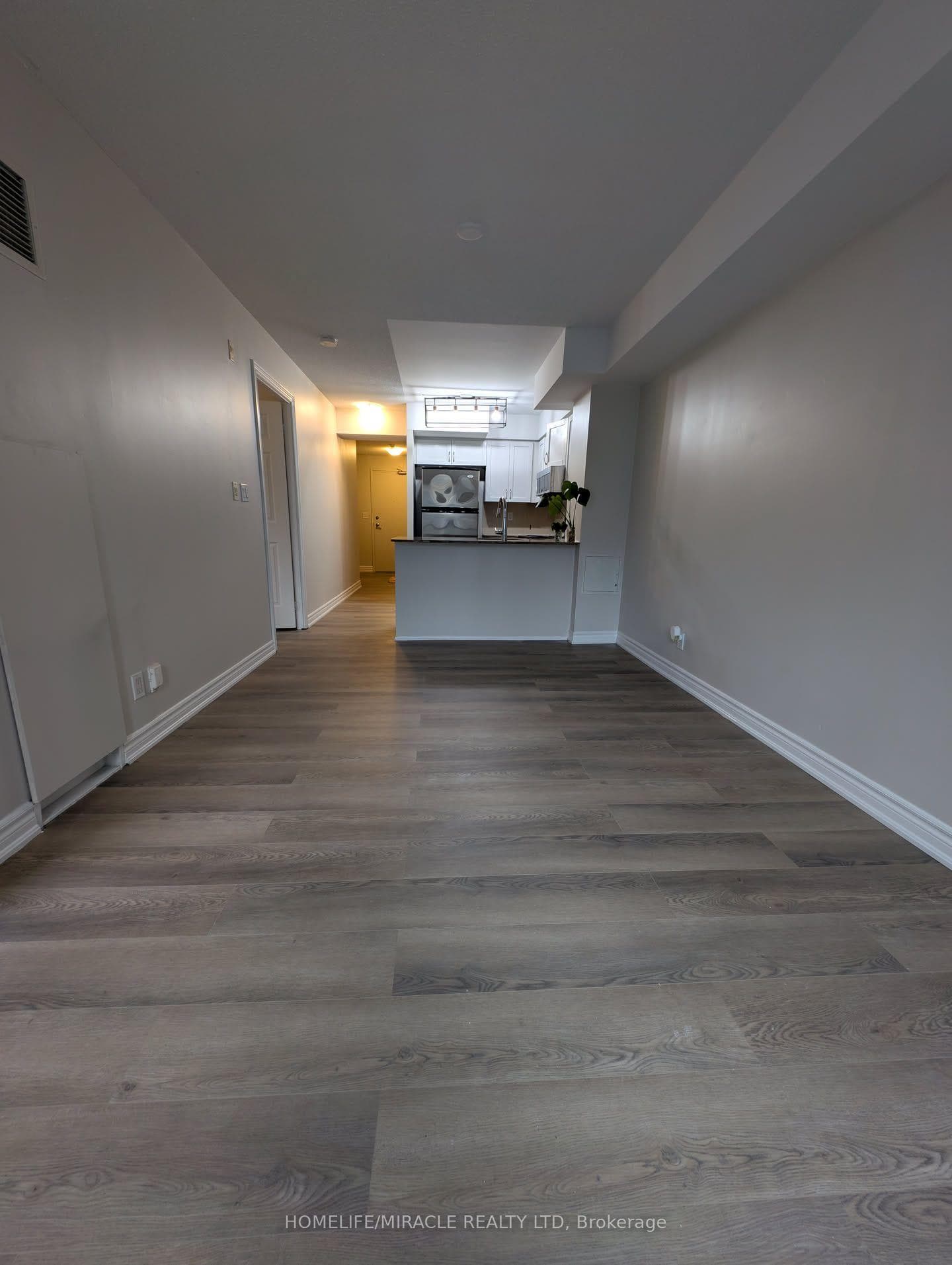 225 Wellesley Street Unit 607 photo 10