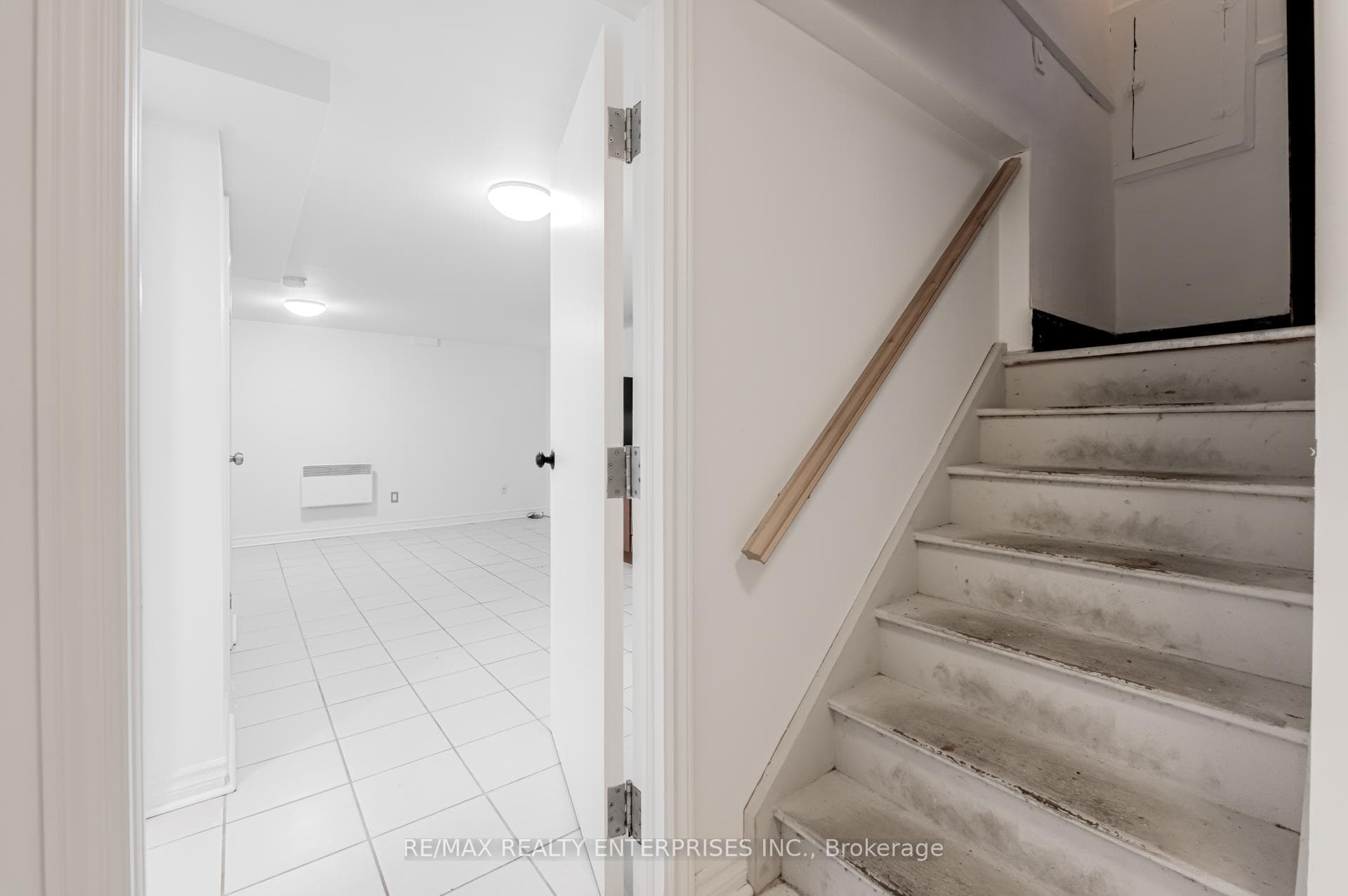 Bachelor Unit - Entrance