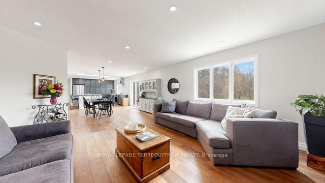 9 Gilbert Drive Unit Main photo 9