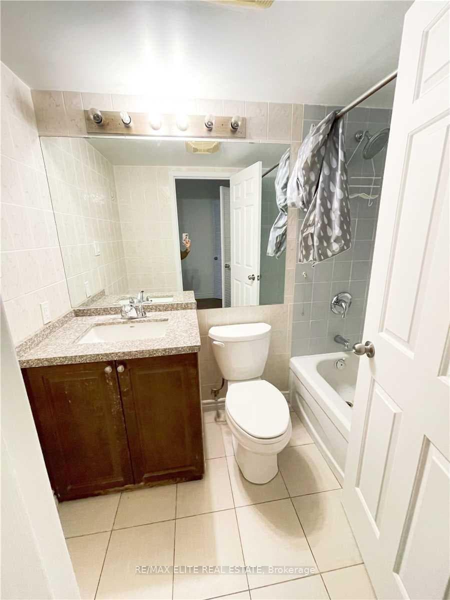 717 Bay Street Unit 404 photo 8