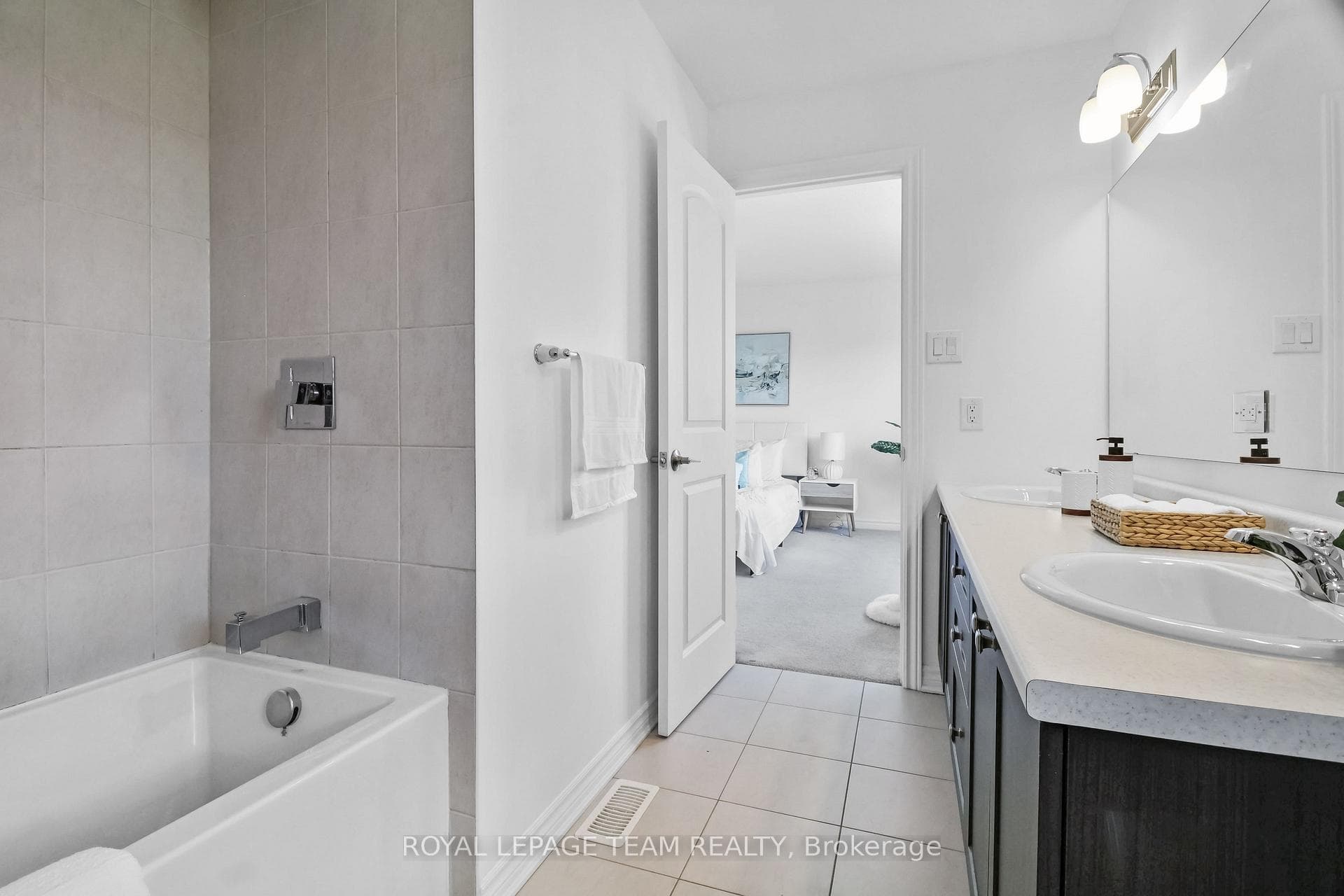 4852 Abbott Street photo 18