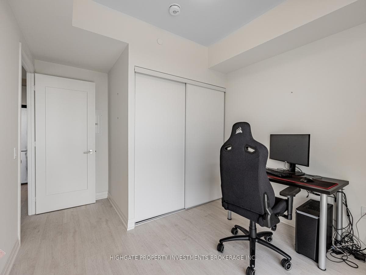 509 Dundas Street Unit 403 photo 17