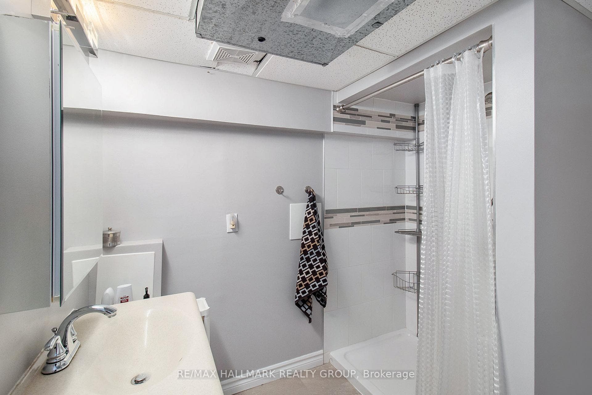 99 Dagmar Avenue photo 24