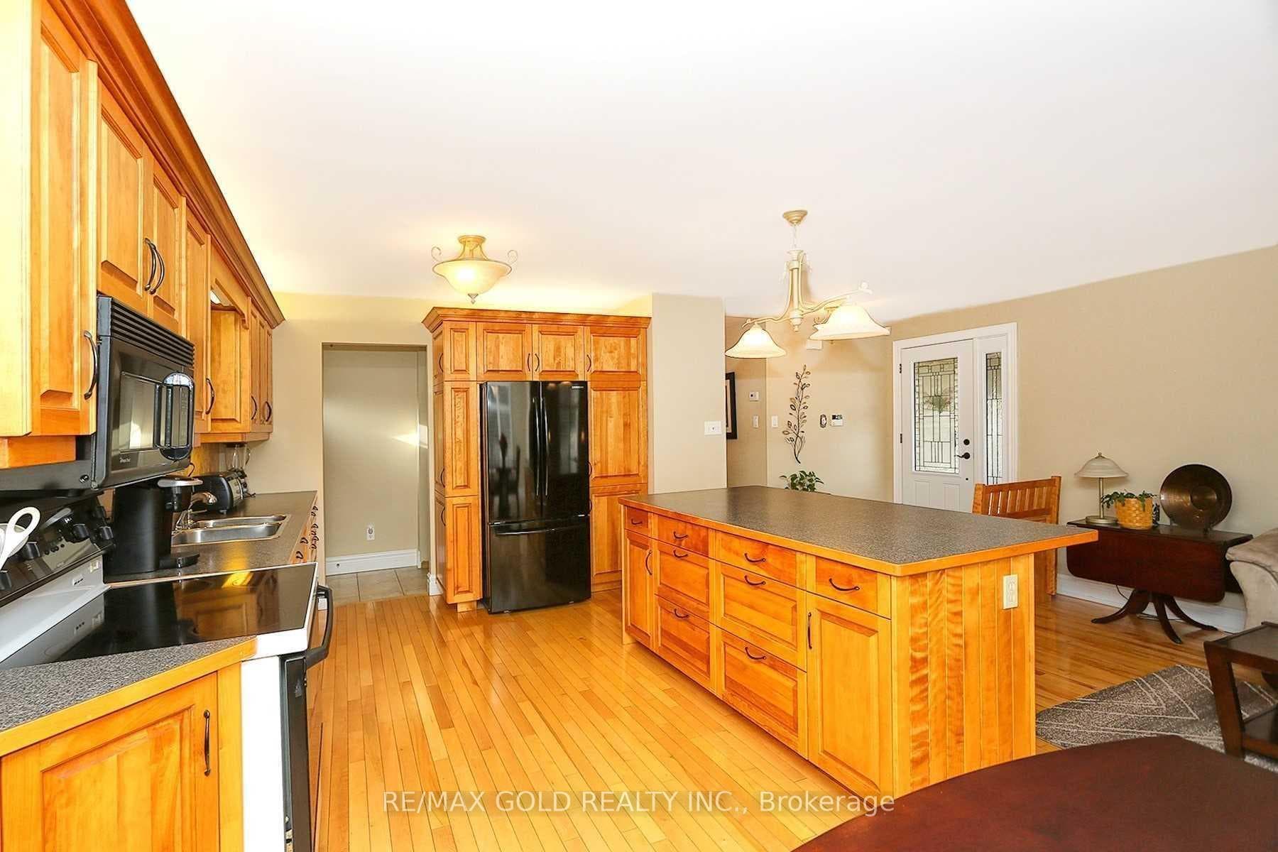 214 Athabasca Street photo 17