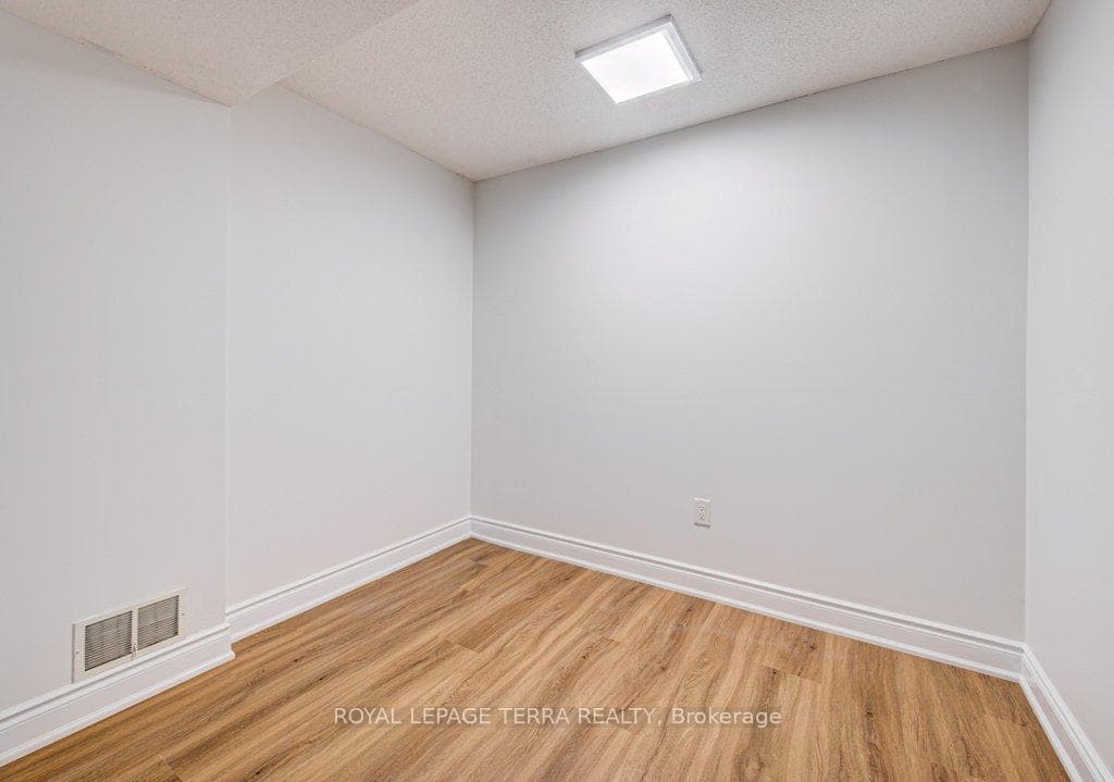 139 WERSTINE Terrace photo 36