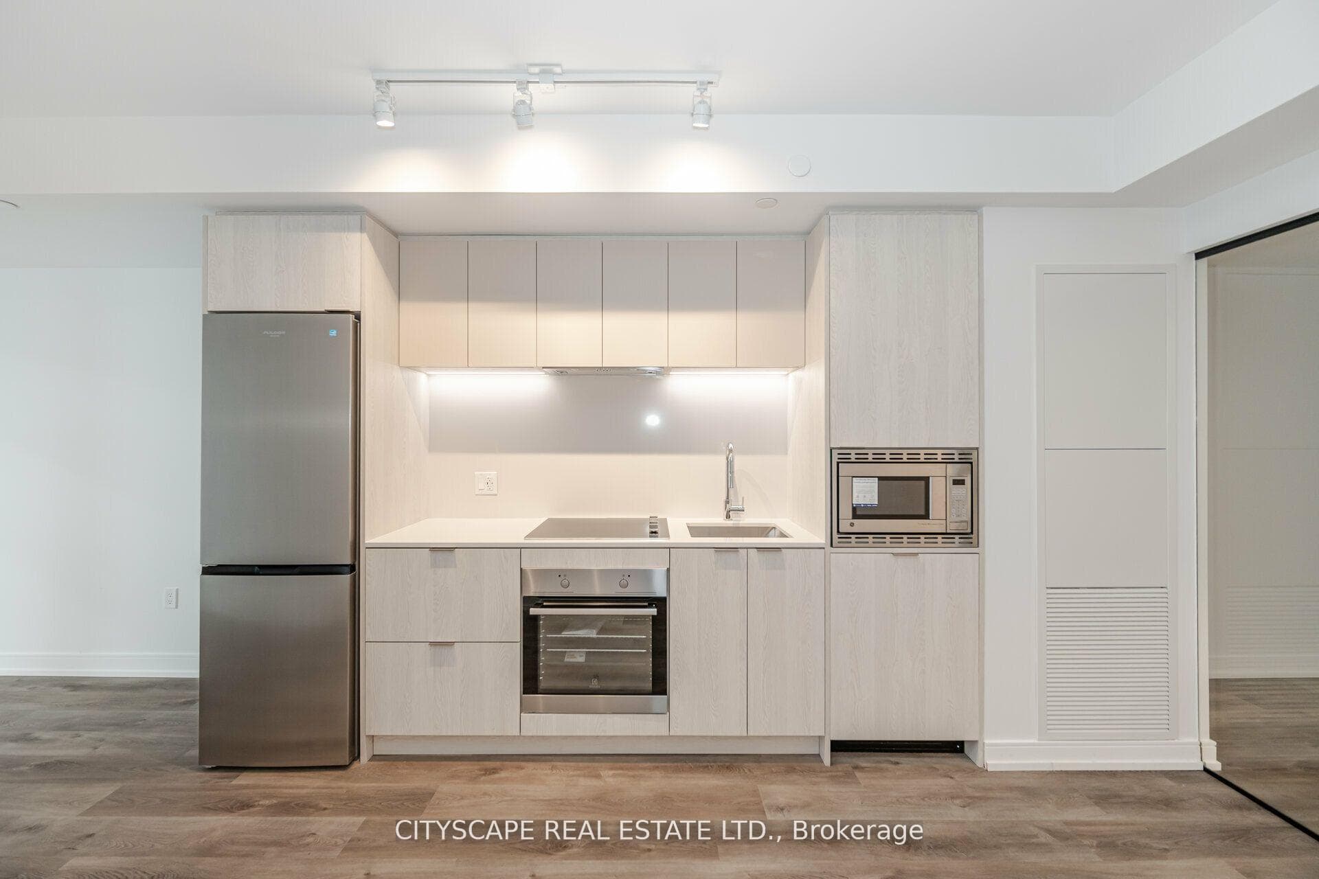 1 Jarvis Street Unit 818 photo 7