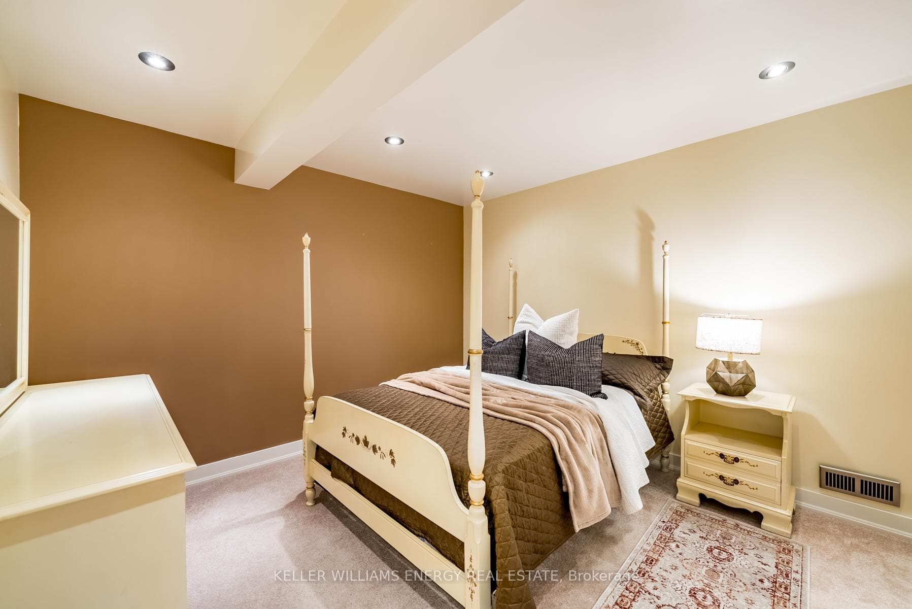 811 Glenmanor Drive photo 37