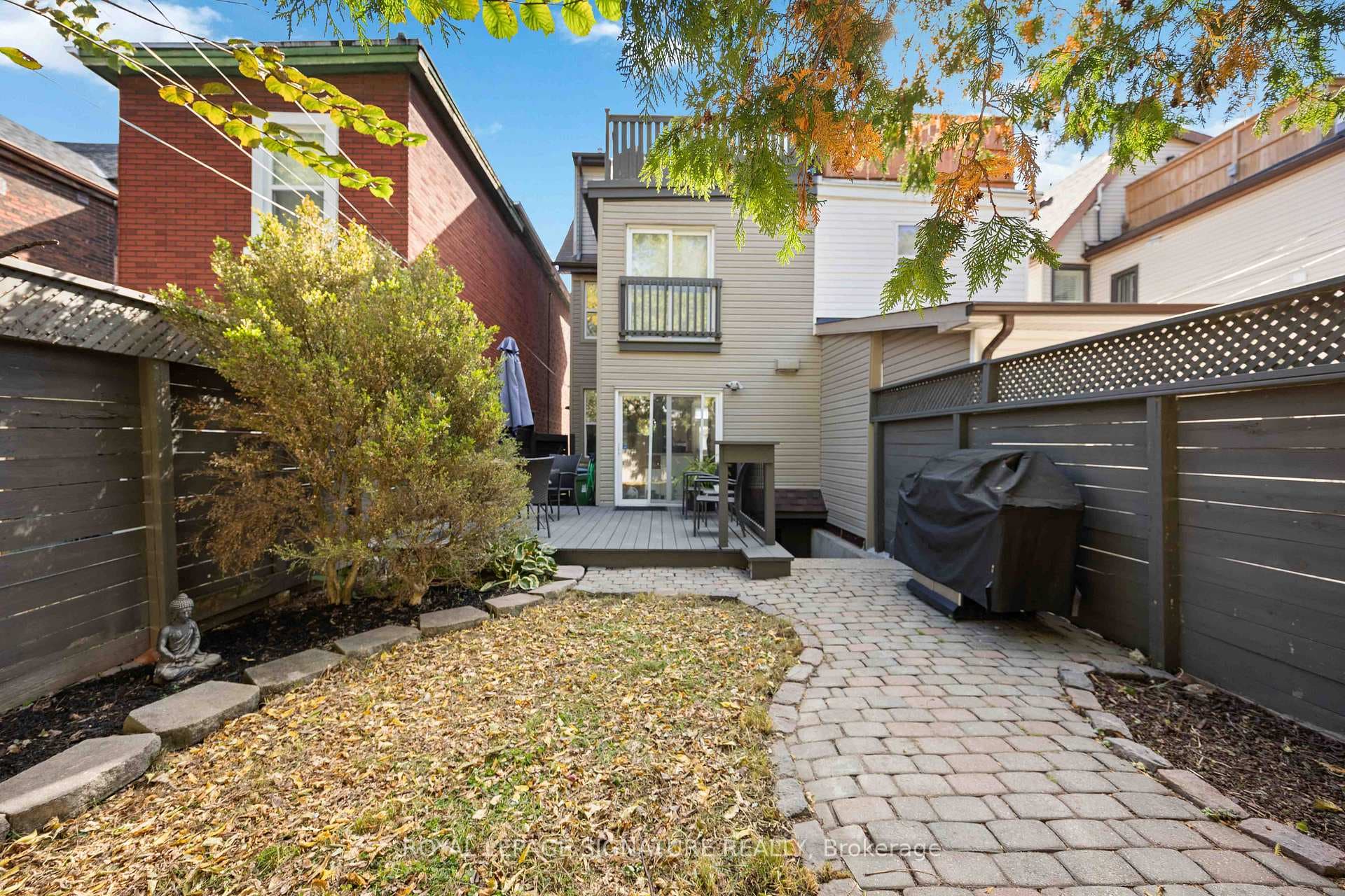 1318 Dundas Street photo 31