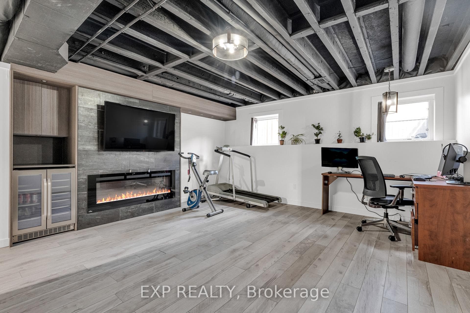 709 Maloja Way photo 32