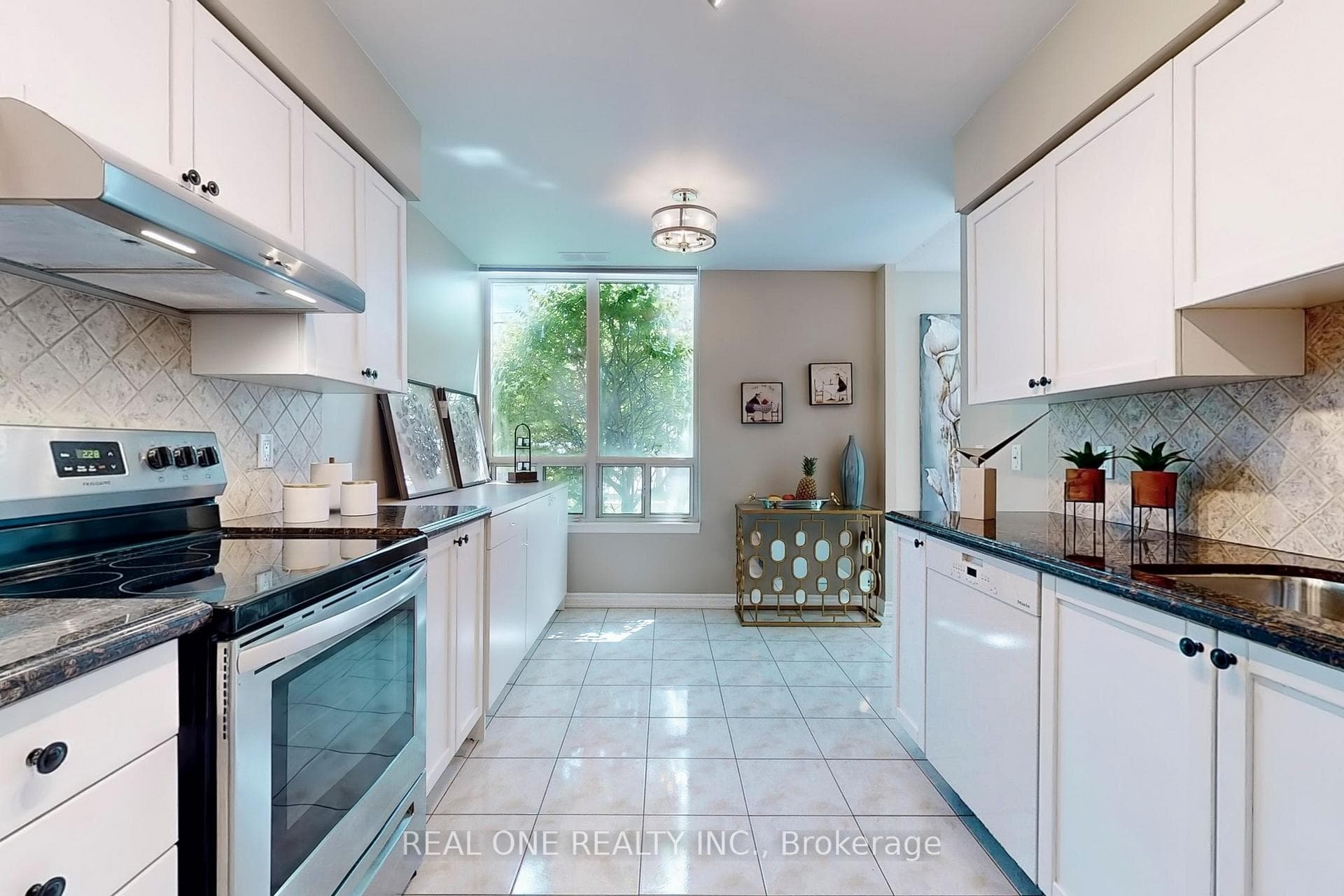 8 Covington Road Unit 101 photo 13