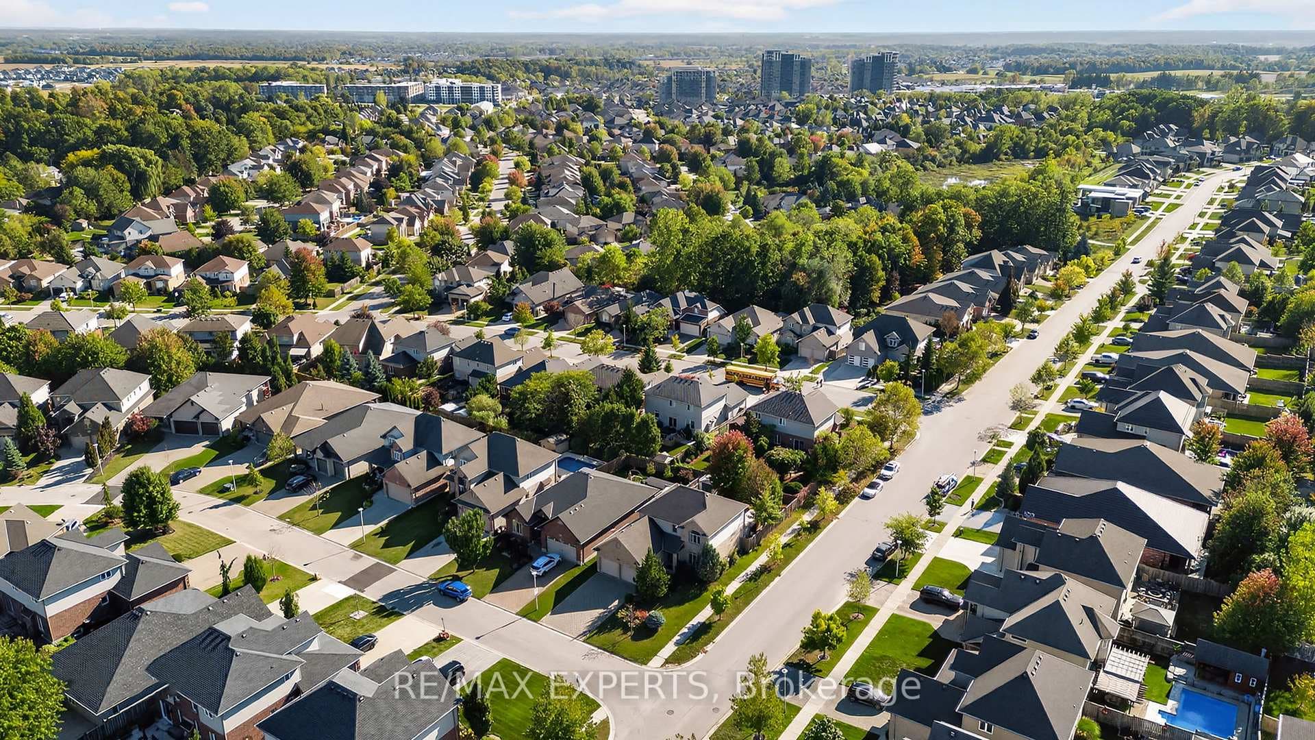 936 Talisman Crescent photo 37