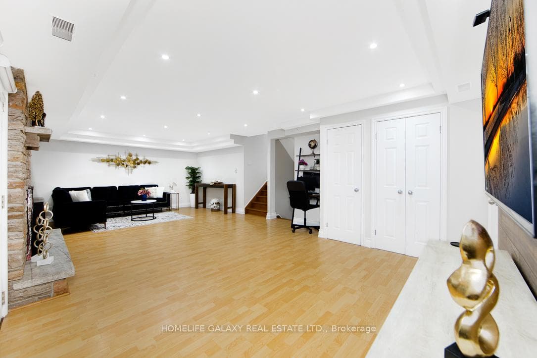 526 Rosebank Road photo 12