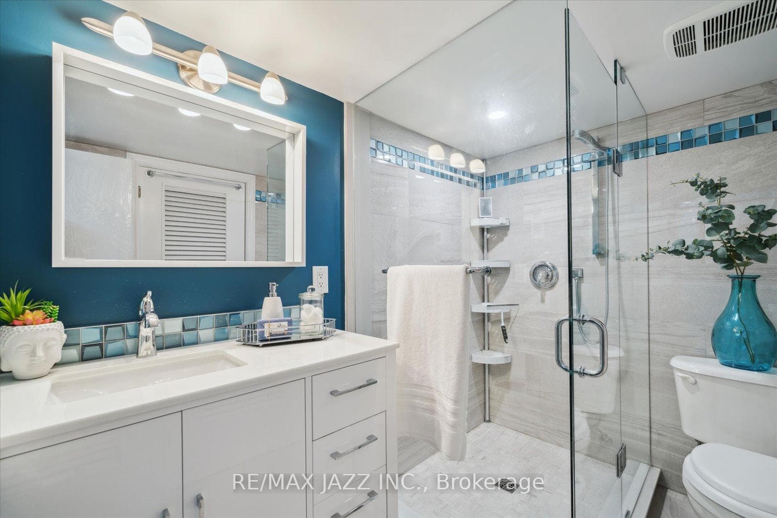 640 Mary Street photo 36