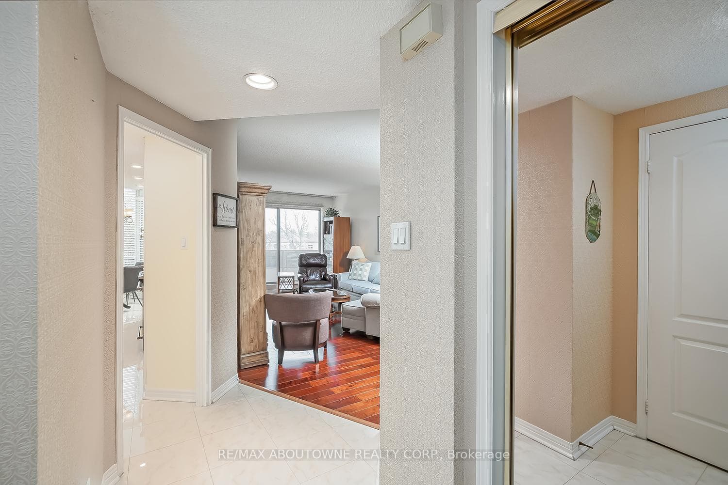 1905 Pilgrims Way Unit 203 photo 8