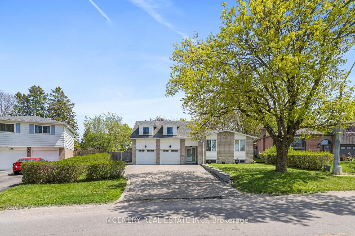 21 ERINDALE Drive photo 2