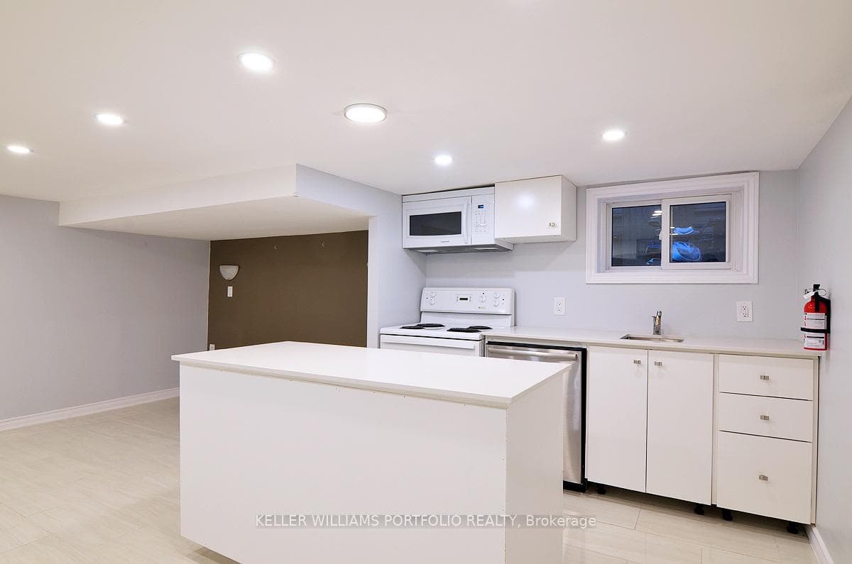 431 Kingston Road Unit Lower photo 7