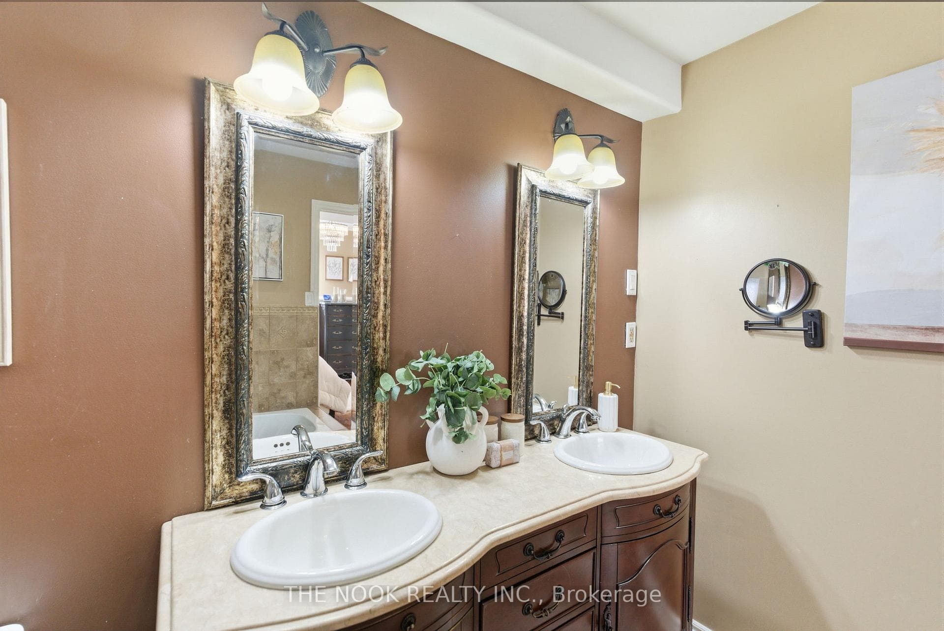 181 Edward Street photo 32