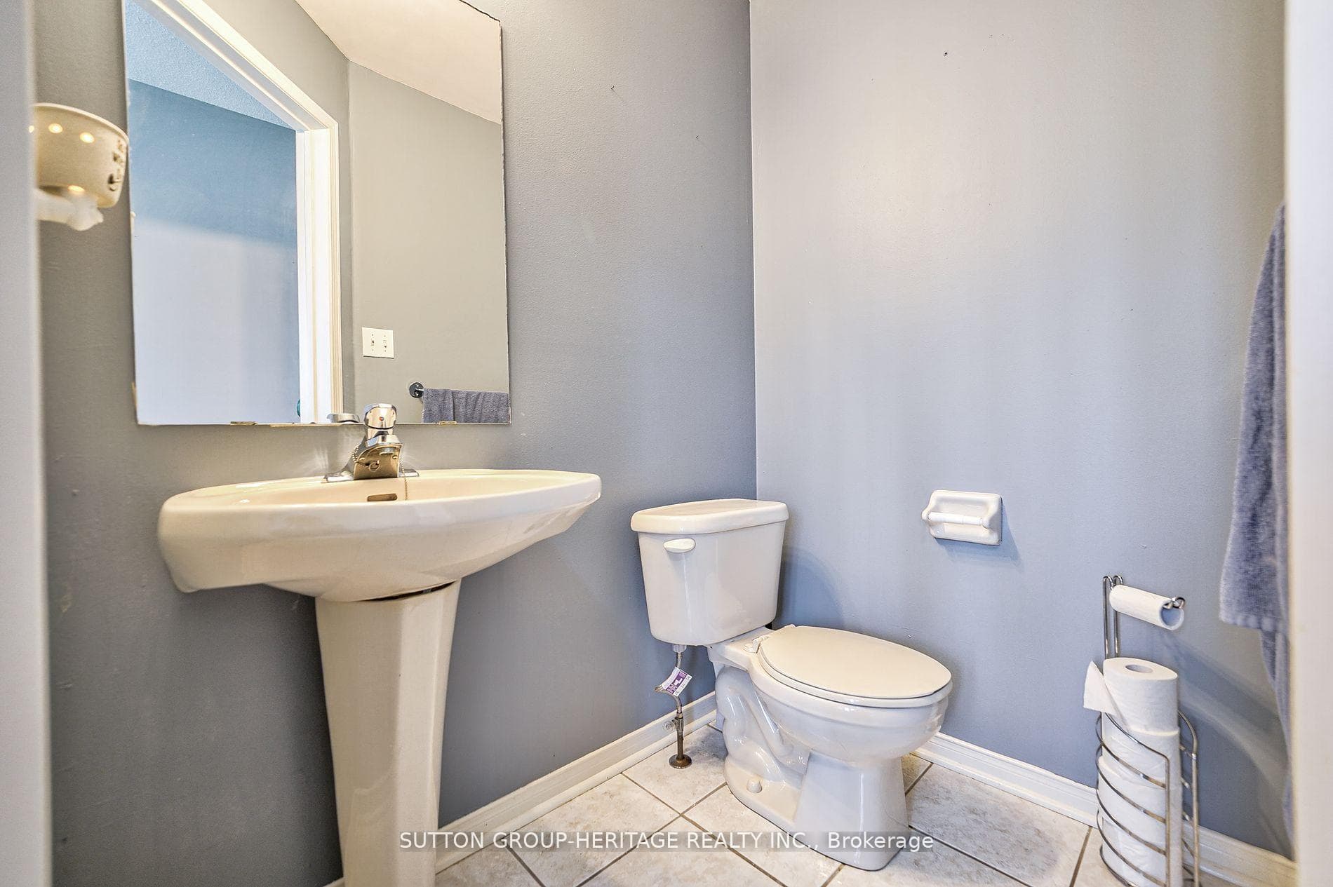 4 Stokely Crescent photo 8