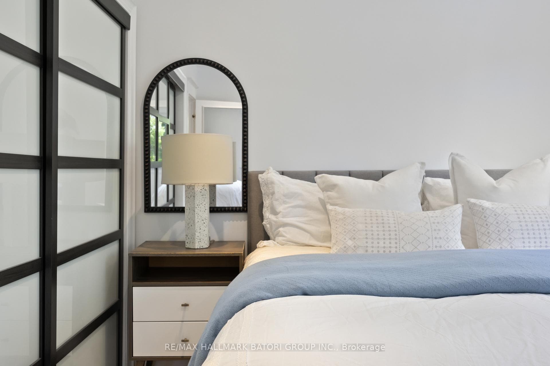 135 Castlefield Avenue photo 20
