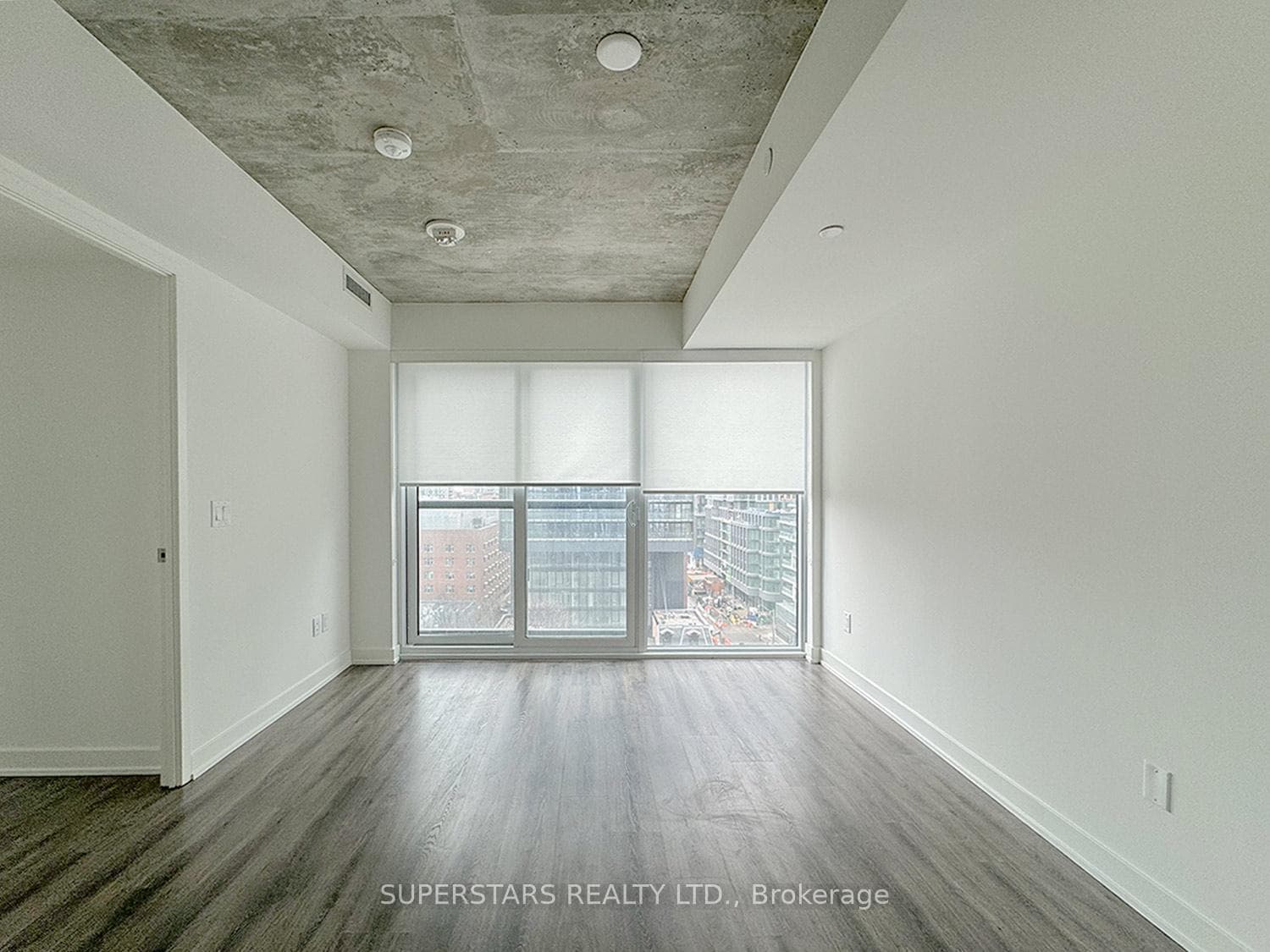 65 Mutual Street Unit 1002 photo 3