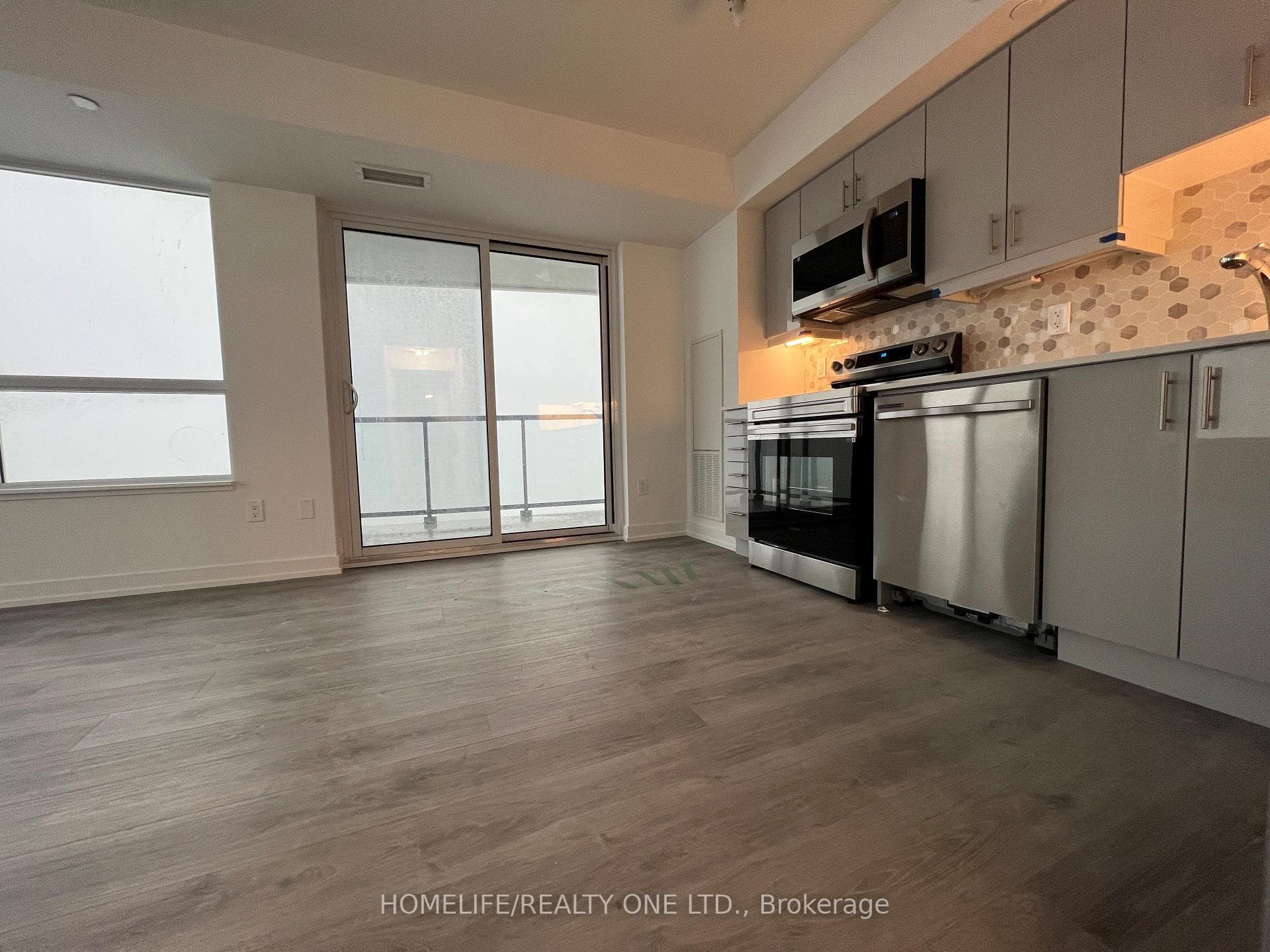 1480 Bayly Street Unit 812 photo 2