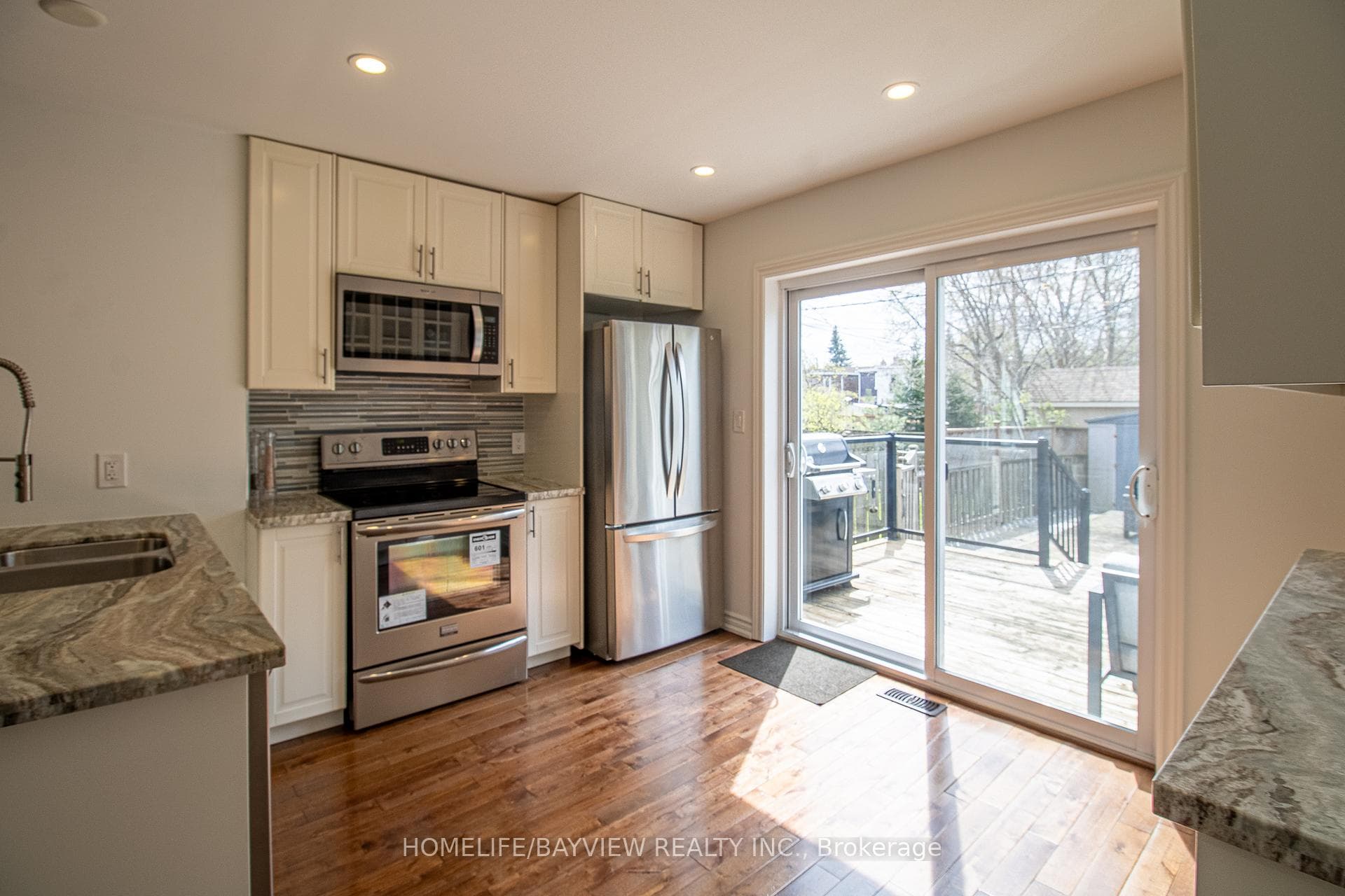 433 Davisville Avenue photo 9
