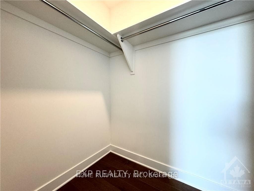 180 GEORGE Street Unit 907 photo 11