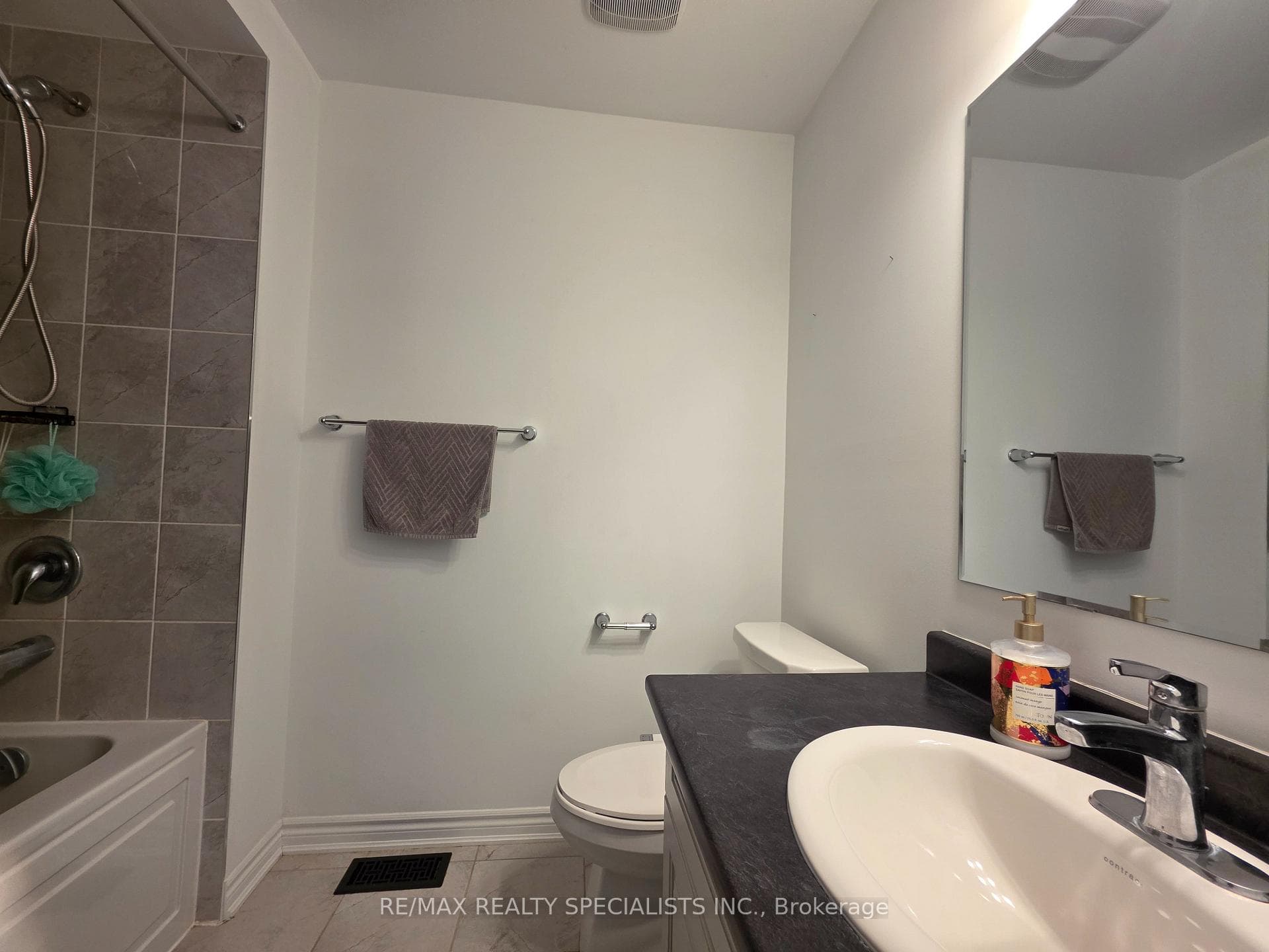 1536 Moira Crescent photo 19