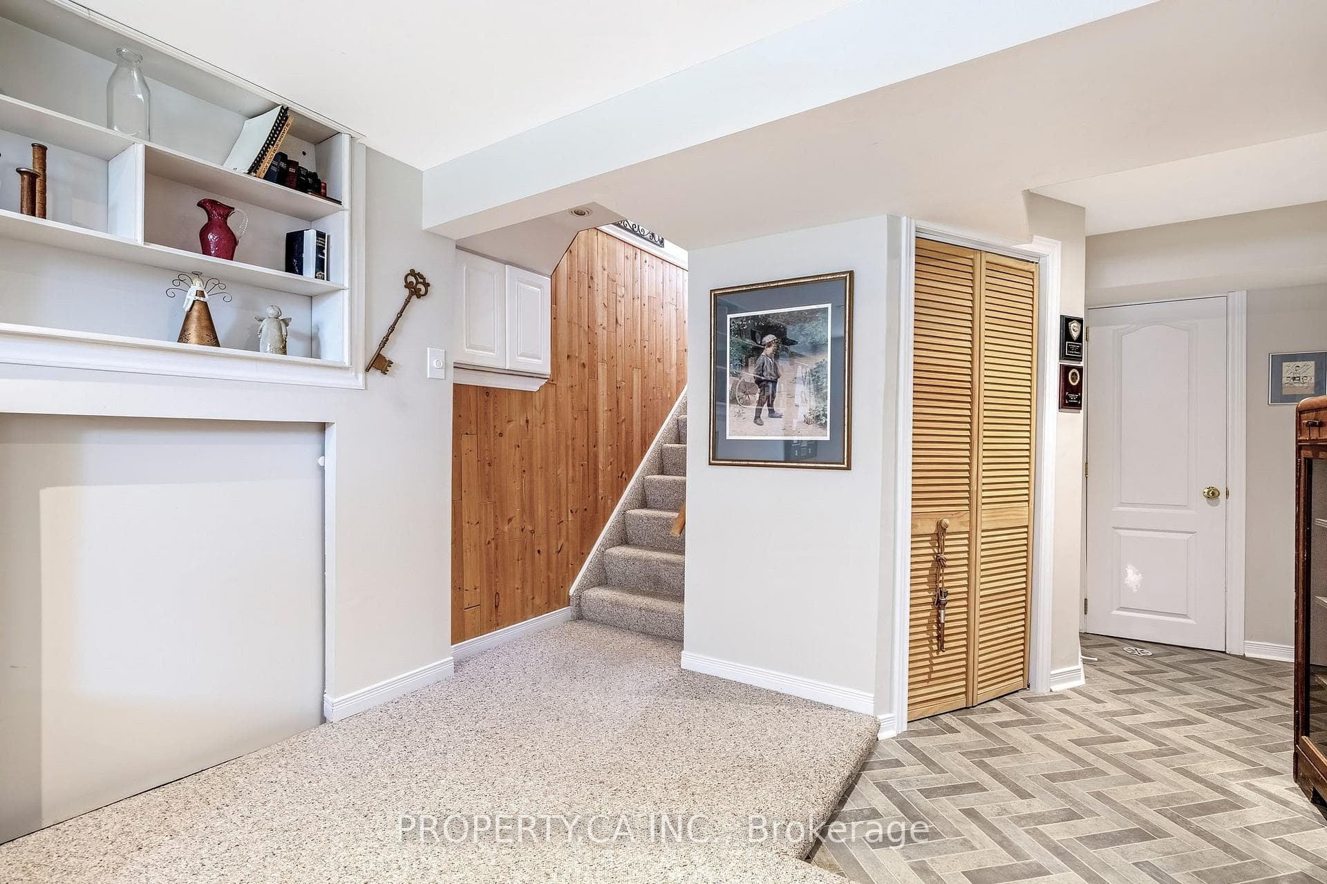 6 Uplands Court photo 36