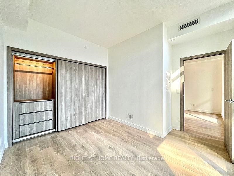 38 Widmer Street Unit 709 photo 6