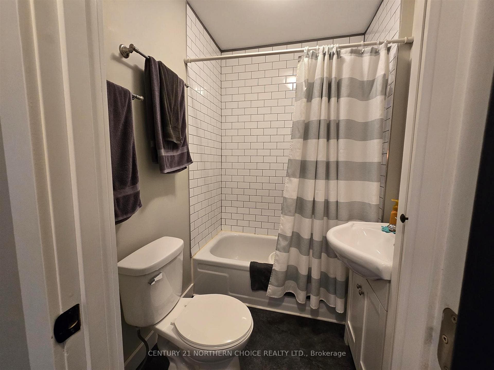 627 Sixteenth Avenue photo 26