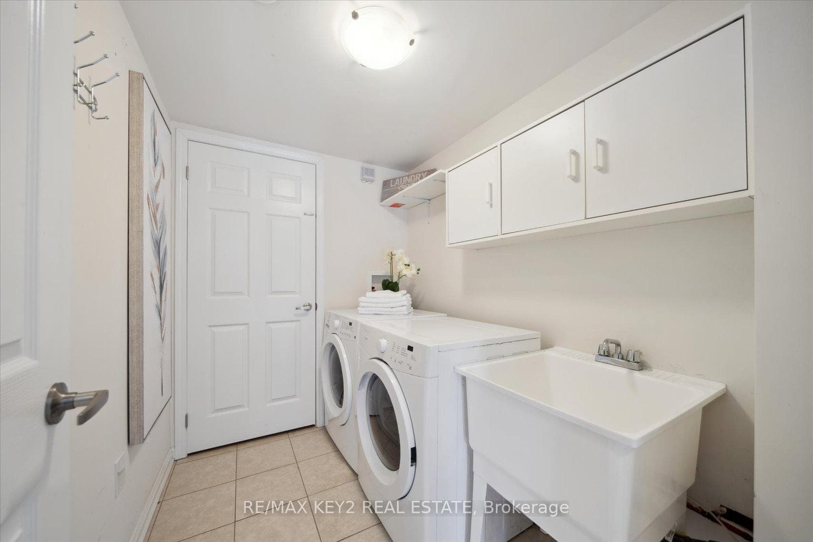 1752 Byford Street photo 5