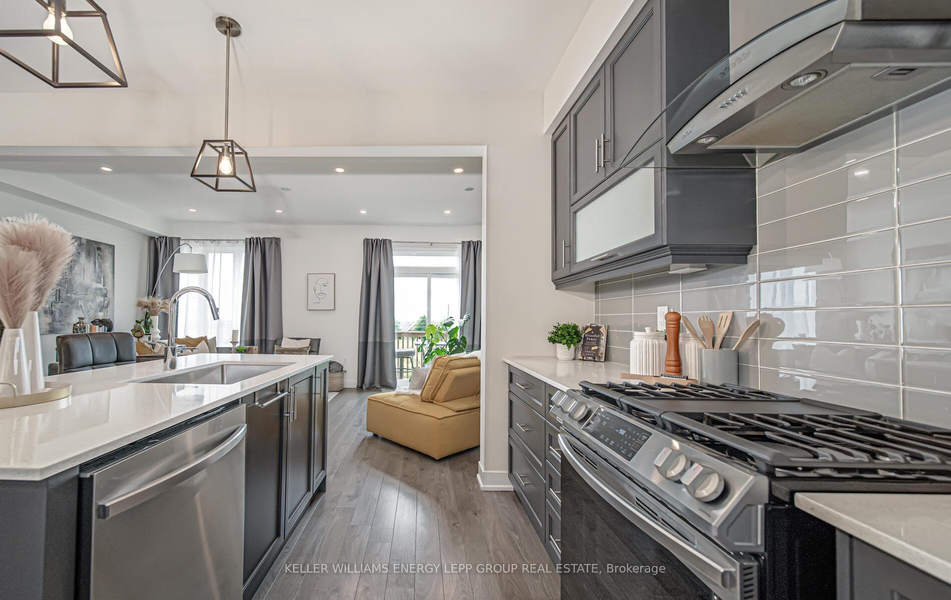 117 Vanier Street photo 16