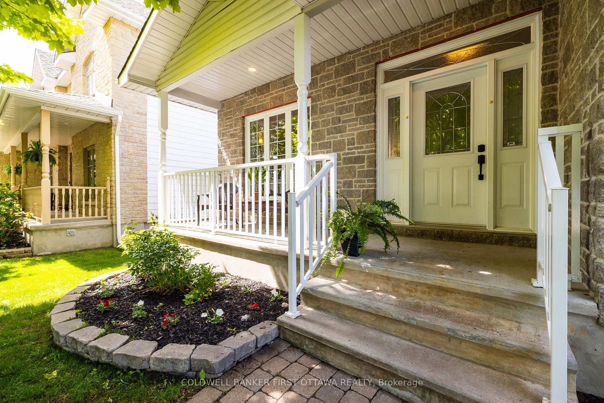 187 GLENNCASTLE Drive photo 2