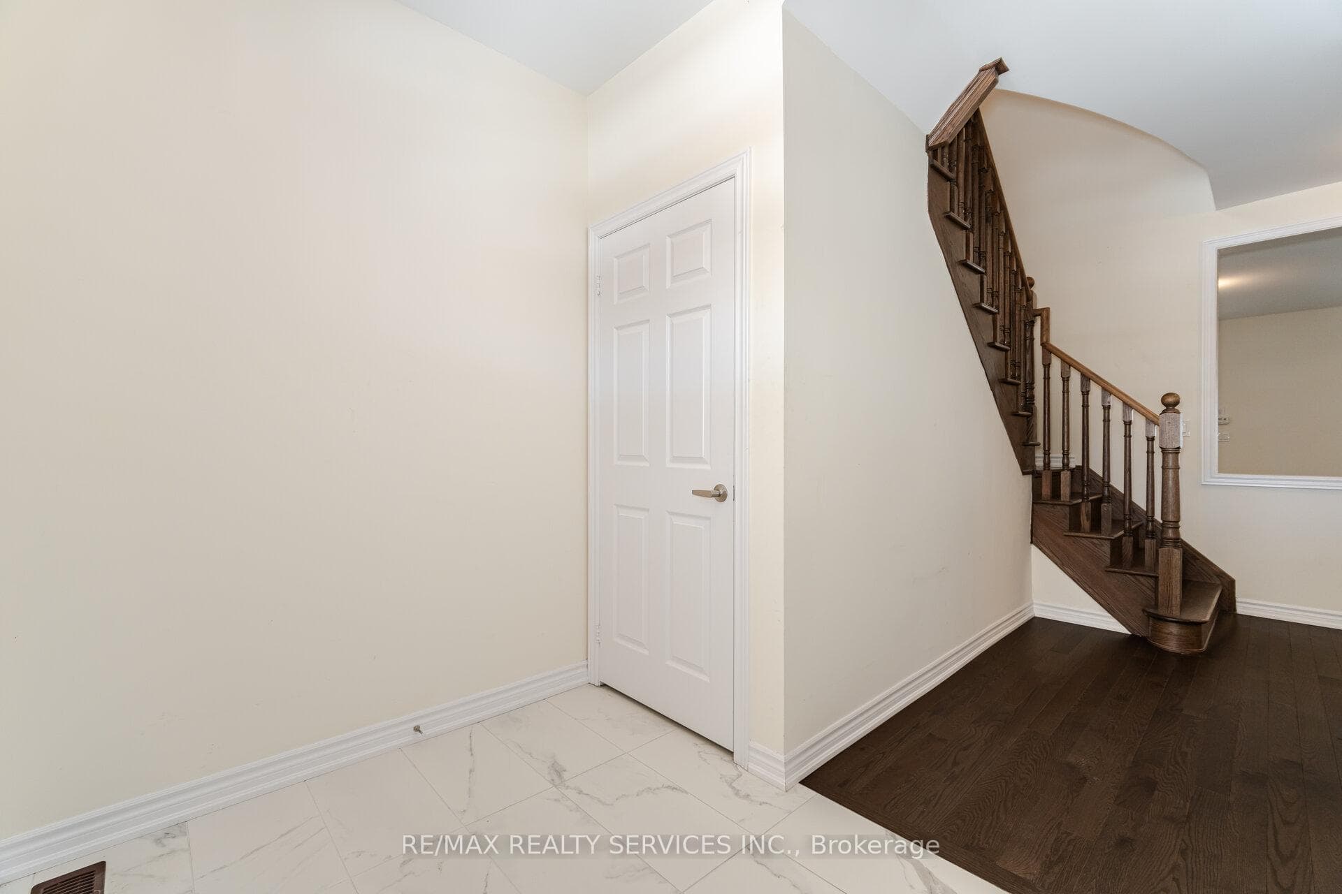 37 Royal Fern Crescent photo 4