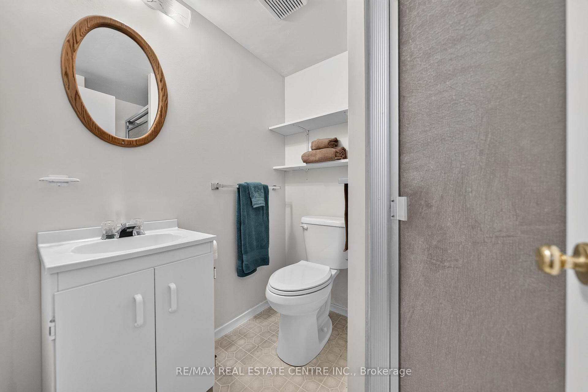 120 Arrowhead Crescent photo 31