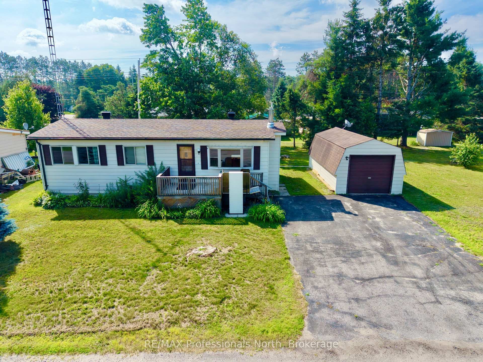 1034 Eighth Lane photo 2